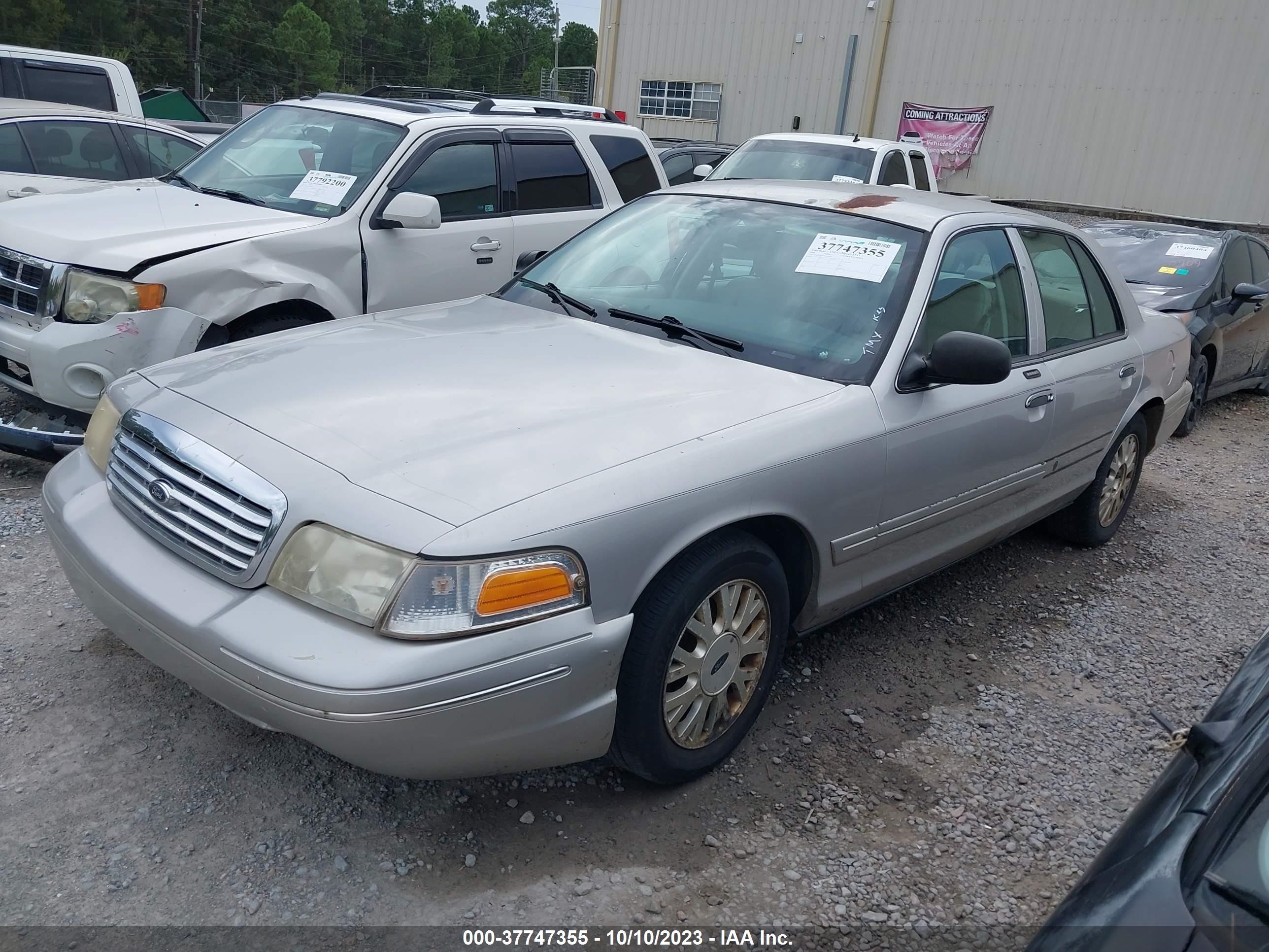 Photo 1 VIN: 2FAFP74WX4X128322 - FORD CROWN VICTORIA 