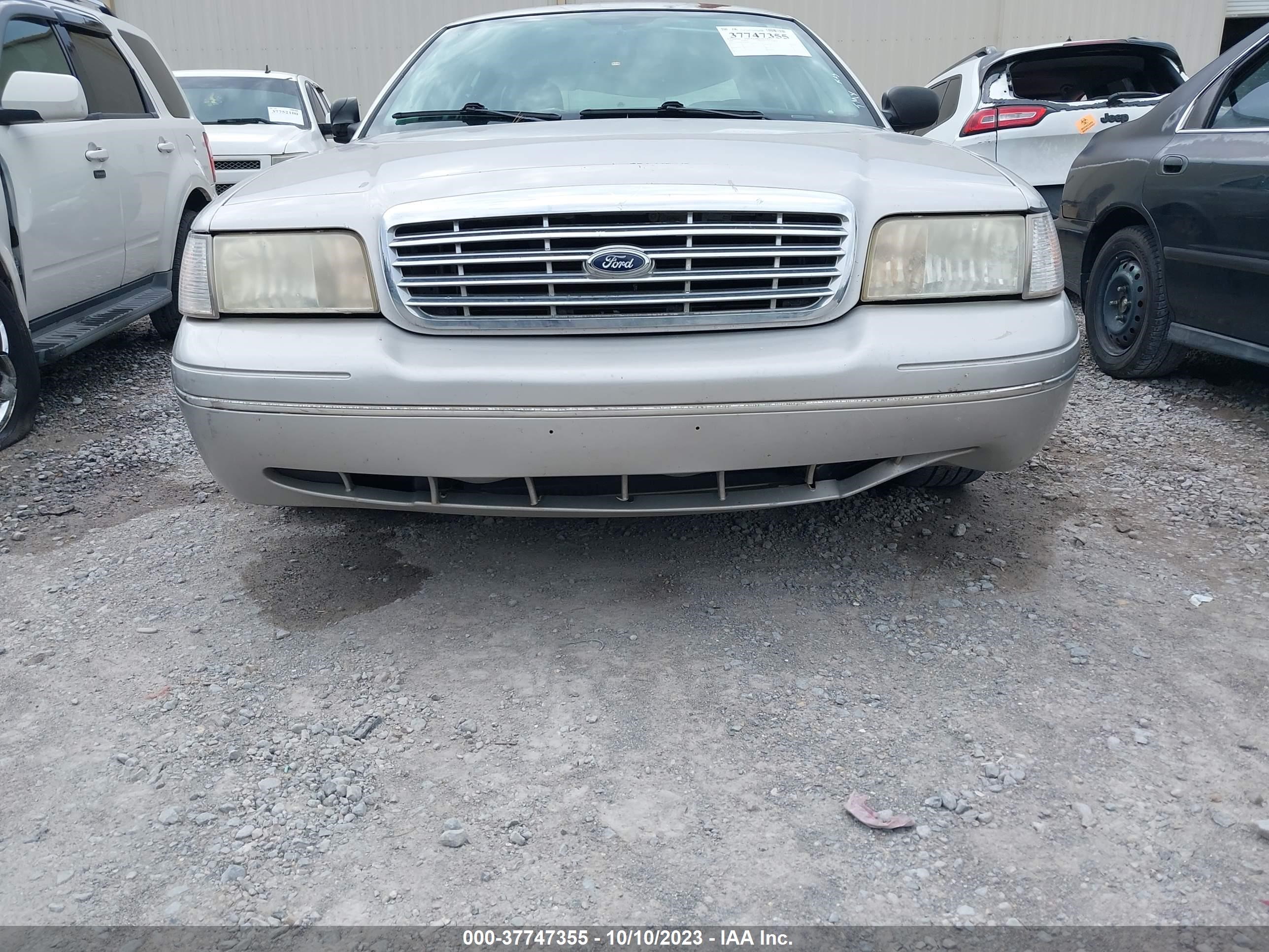 Photo 5 VIN: 2FAFP74WX4X128322 - FORD CROWN VICTORIA 