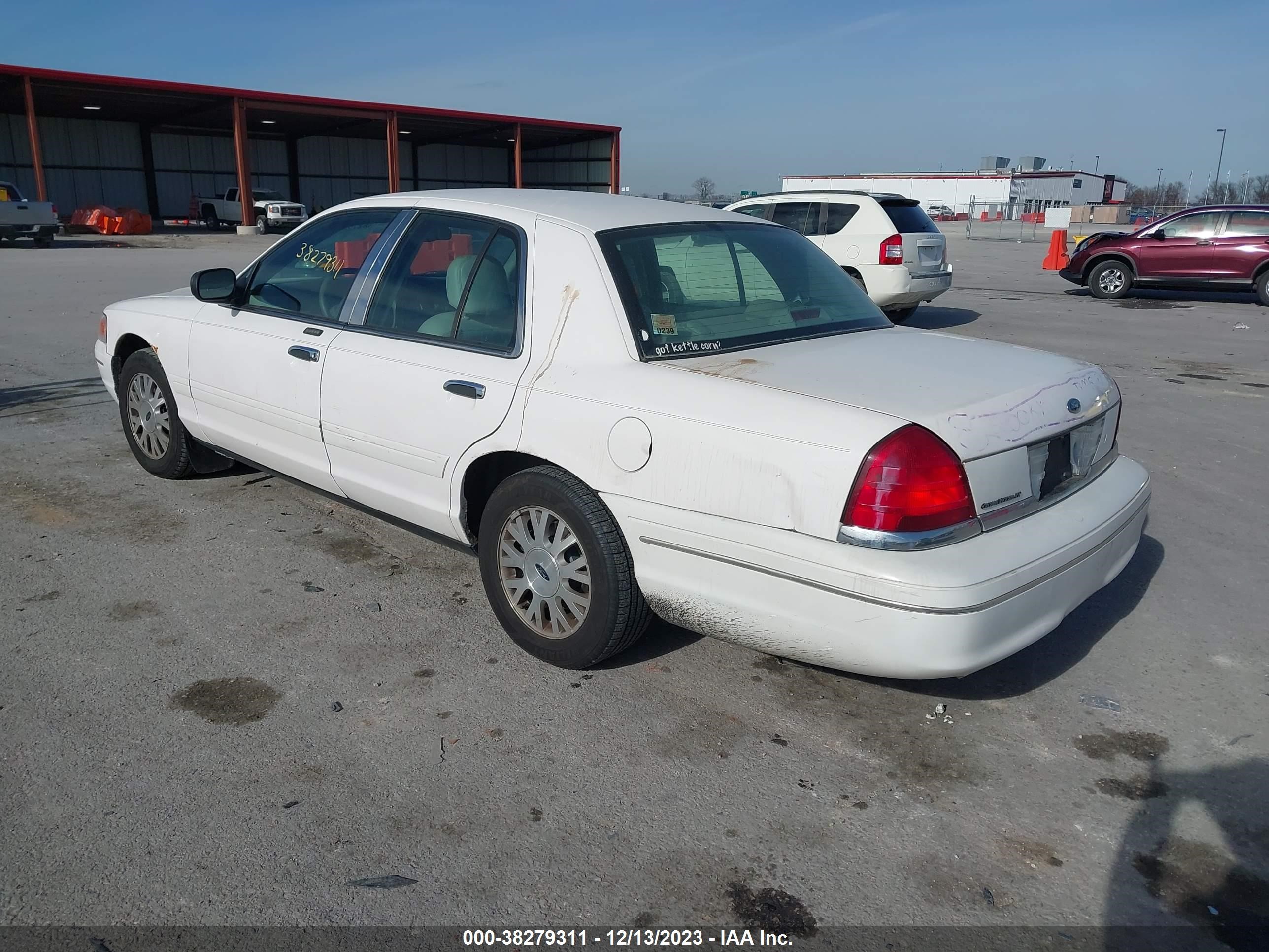 Photo 2 VIN: 2FAFP74WX5X144473 - FORD CROWN VICTORIA 