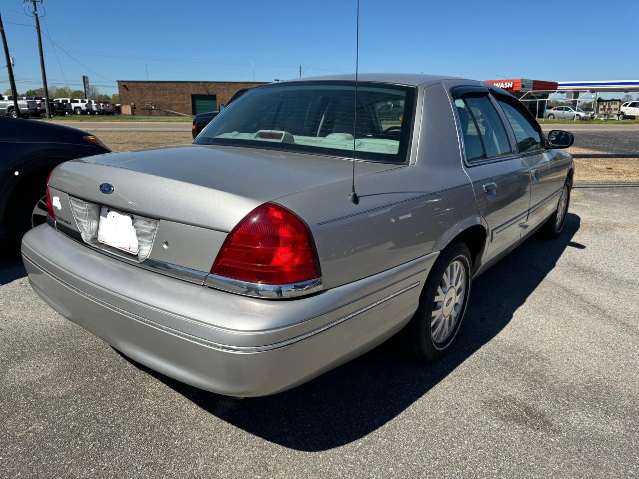 Photo 3 VIN: 2FAFP74WX5X159605 - FORD CROWN VICTORIA 