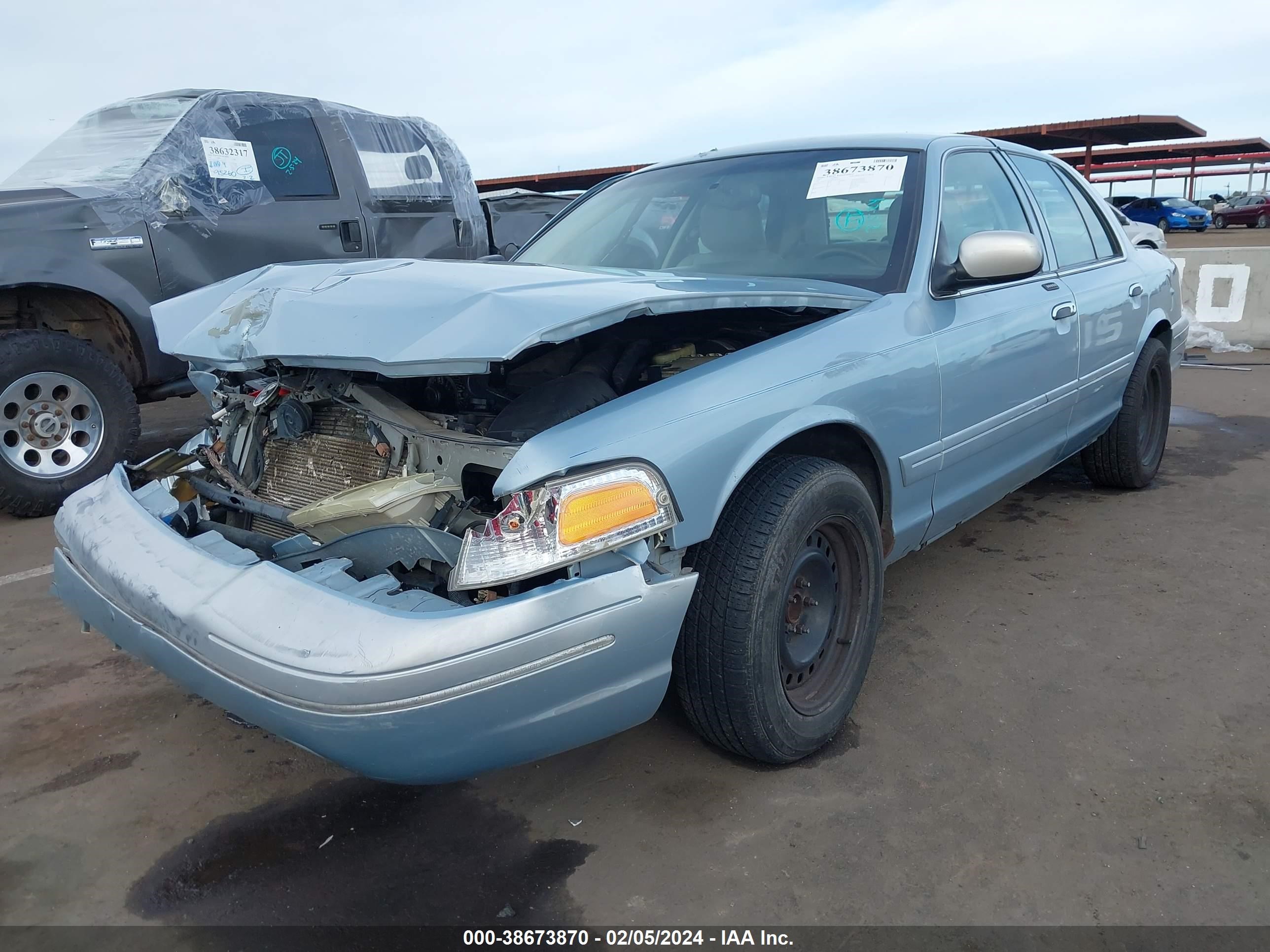 Photo 1 VIN: 2FAFP74WX5X159748 - FORD CROWN VICTORIA 