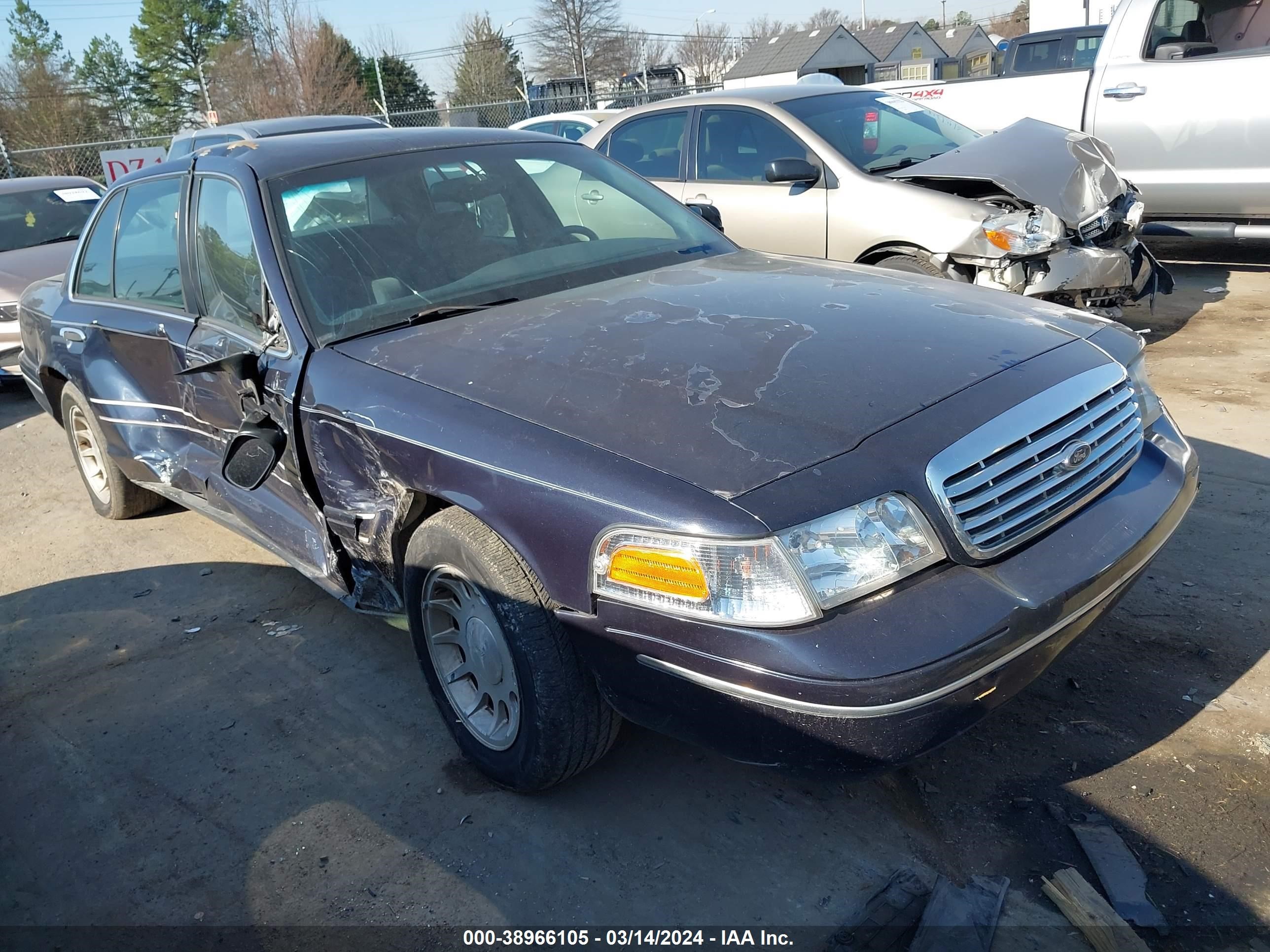 Photo 0 VIN: 2FAFP74WXXX177931 - FORD CROWN VICTORIA 