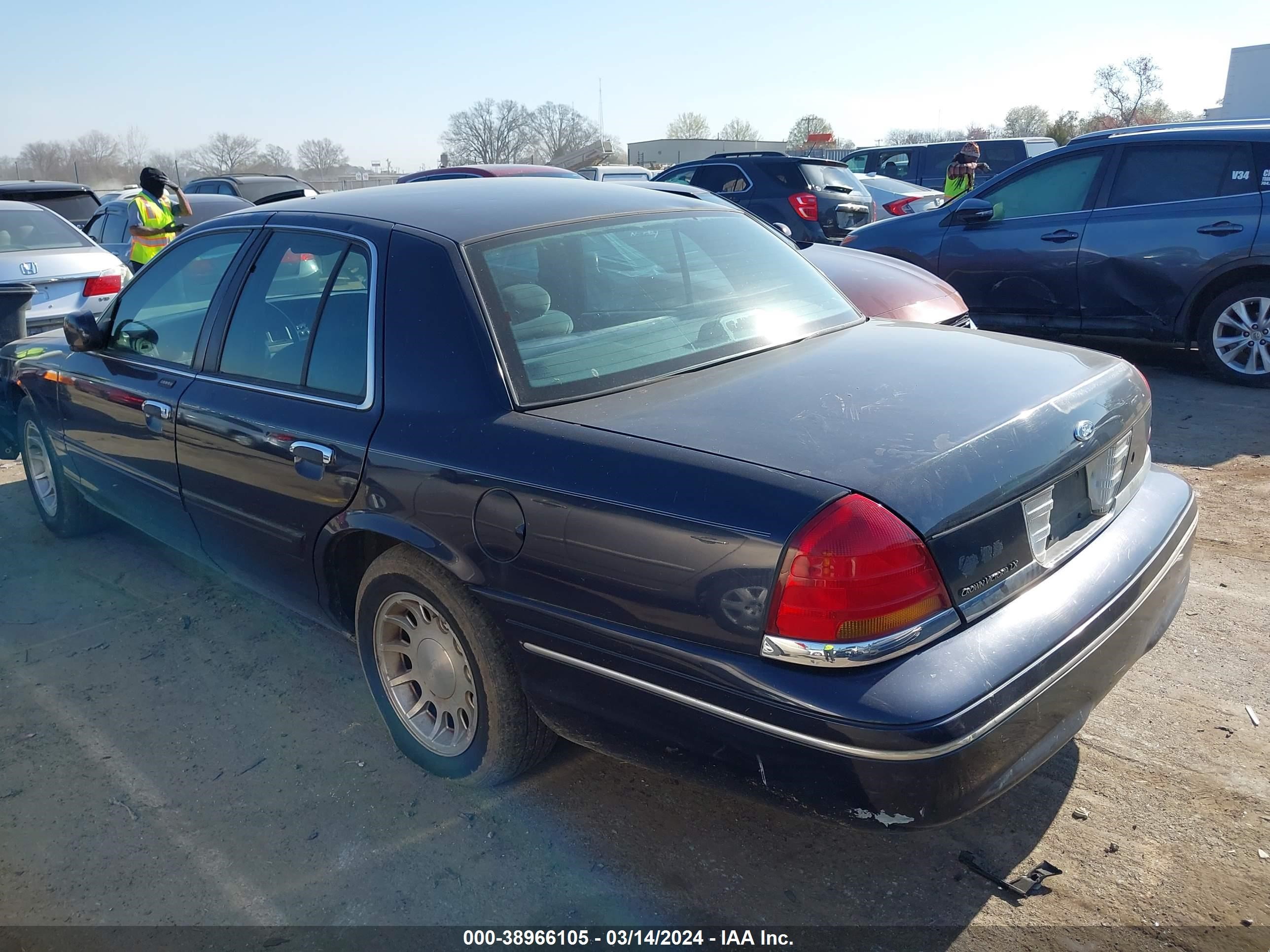 Photo 2 VIN: 2FAFP74WXXX177931 - FORD CROWN VICTORIA 