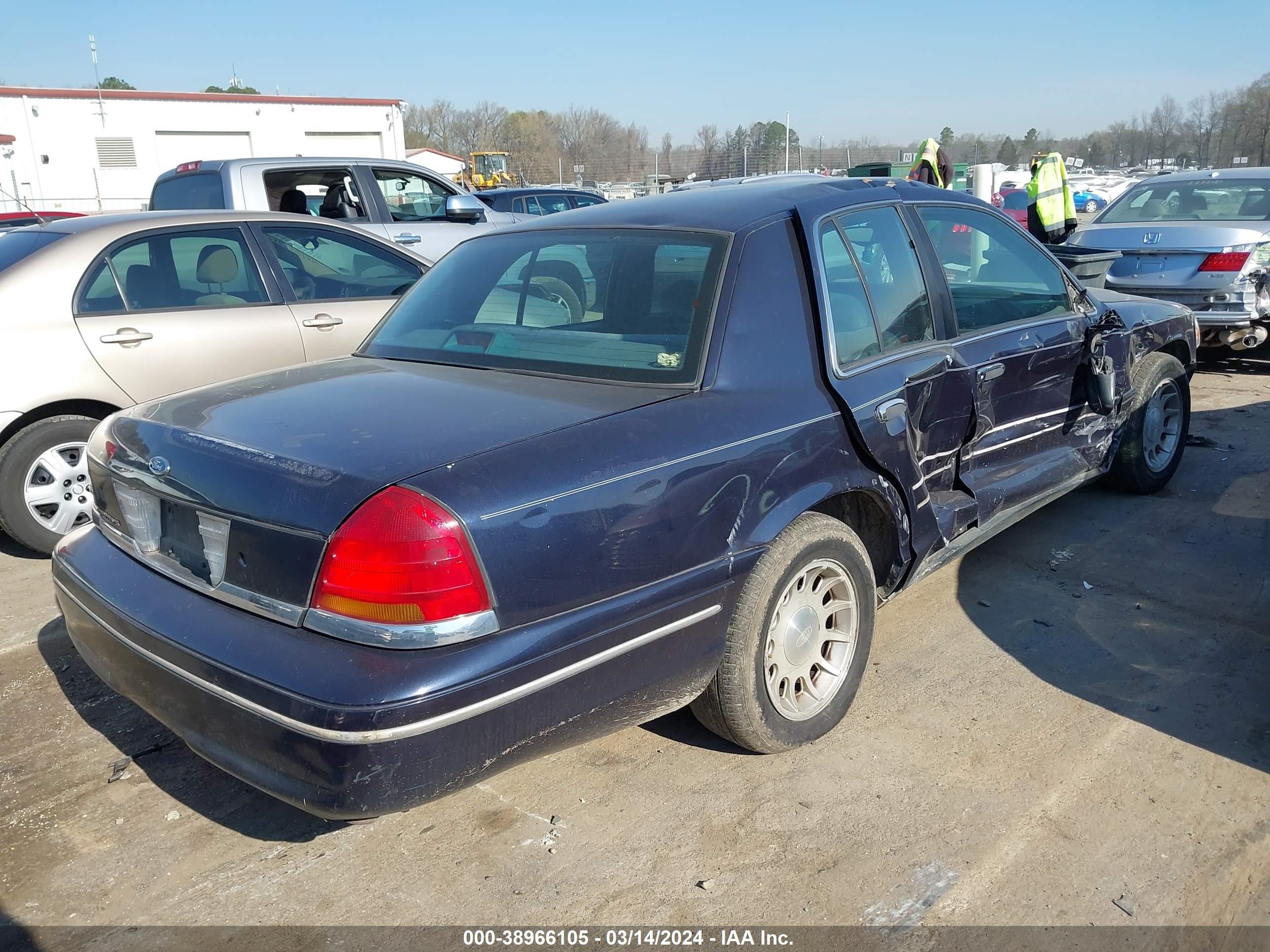 Photo 3 VIN: 2FAFP74WXXX177931 - FORD CROWN VICTORIA 