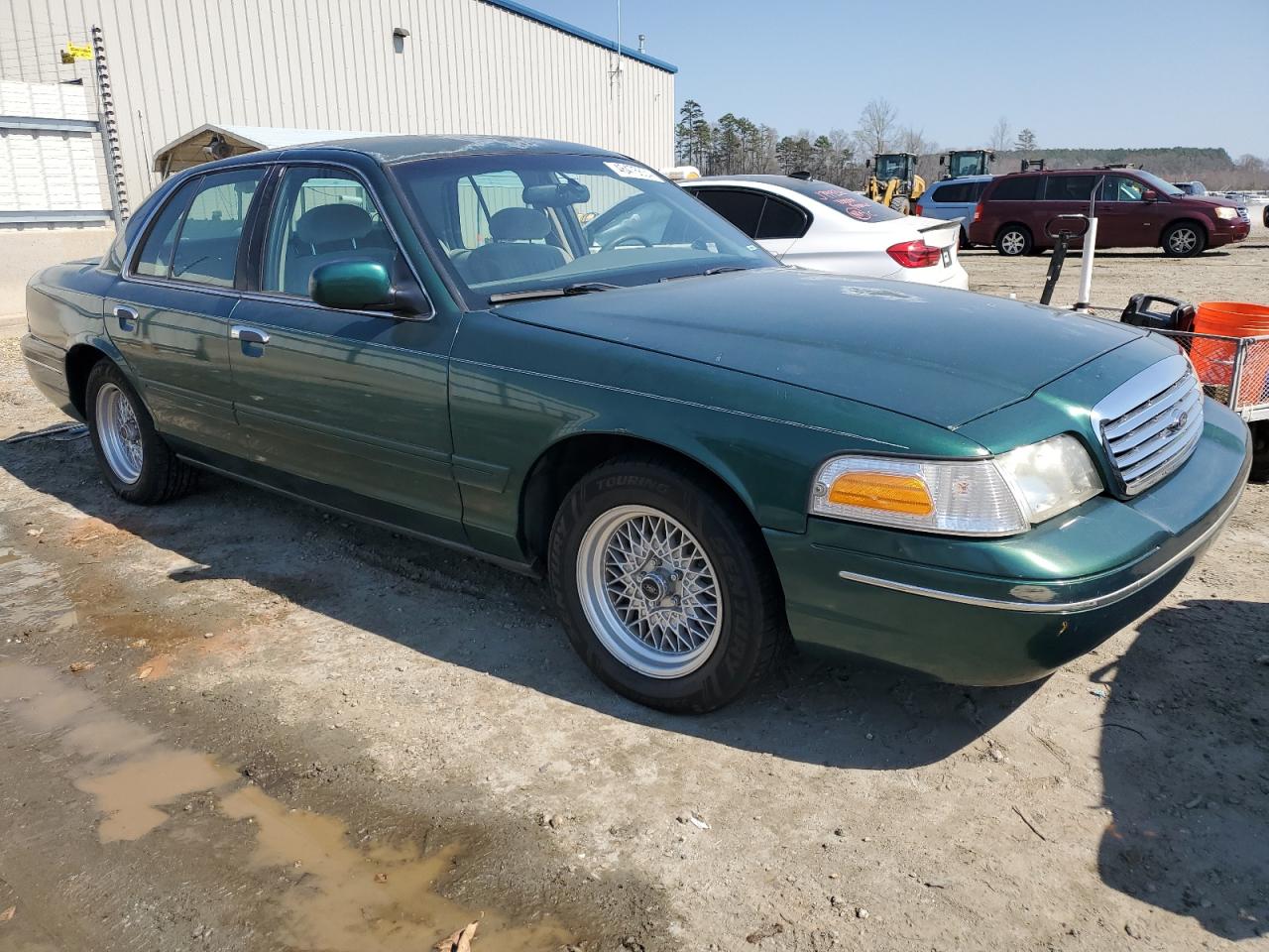 Photo 3 VIN: 2FAFP74WXYX108920 - FORD CROWN VICTORIA 