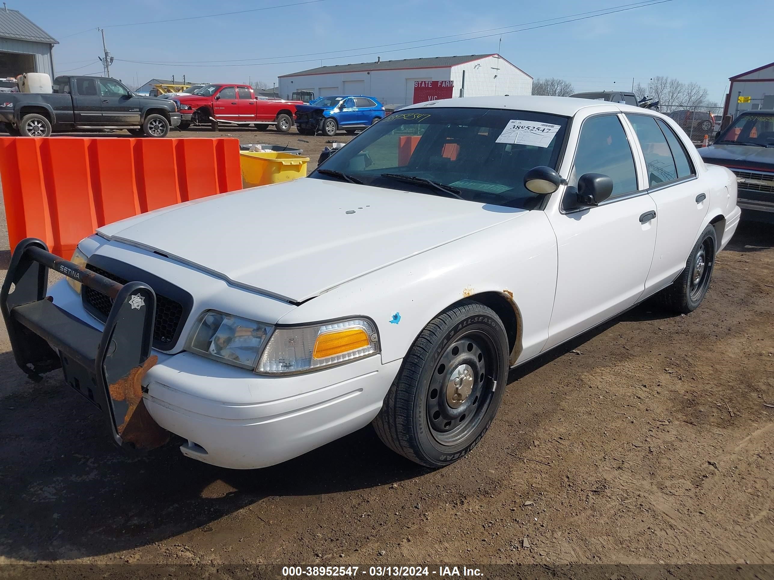 Photo 1 VIN: 2FAHP71V09X138269 - FORD CROWN VICTORIA 