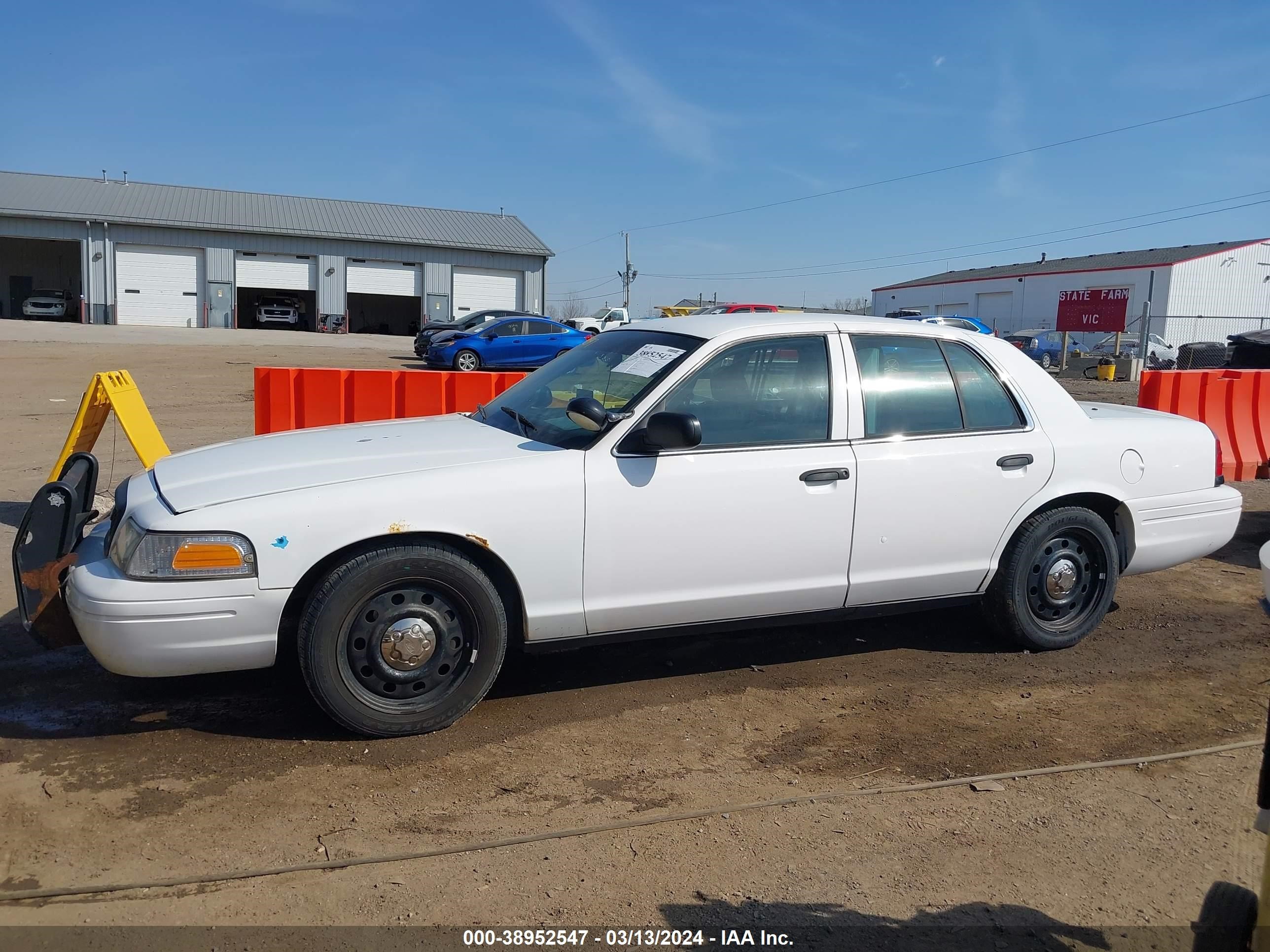 Photo 12 VIN: 2FAHP71V09X138269 - FORD CROWN VICTORIA 