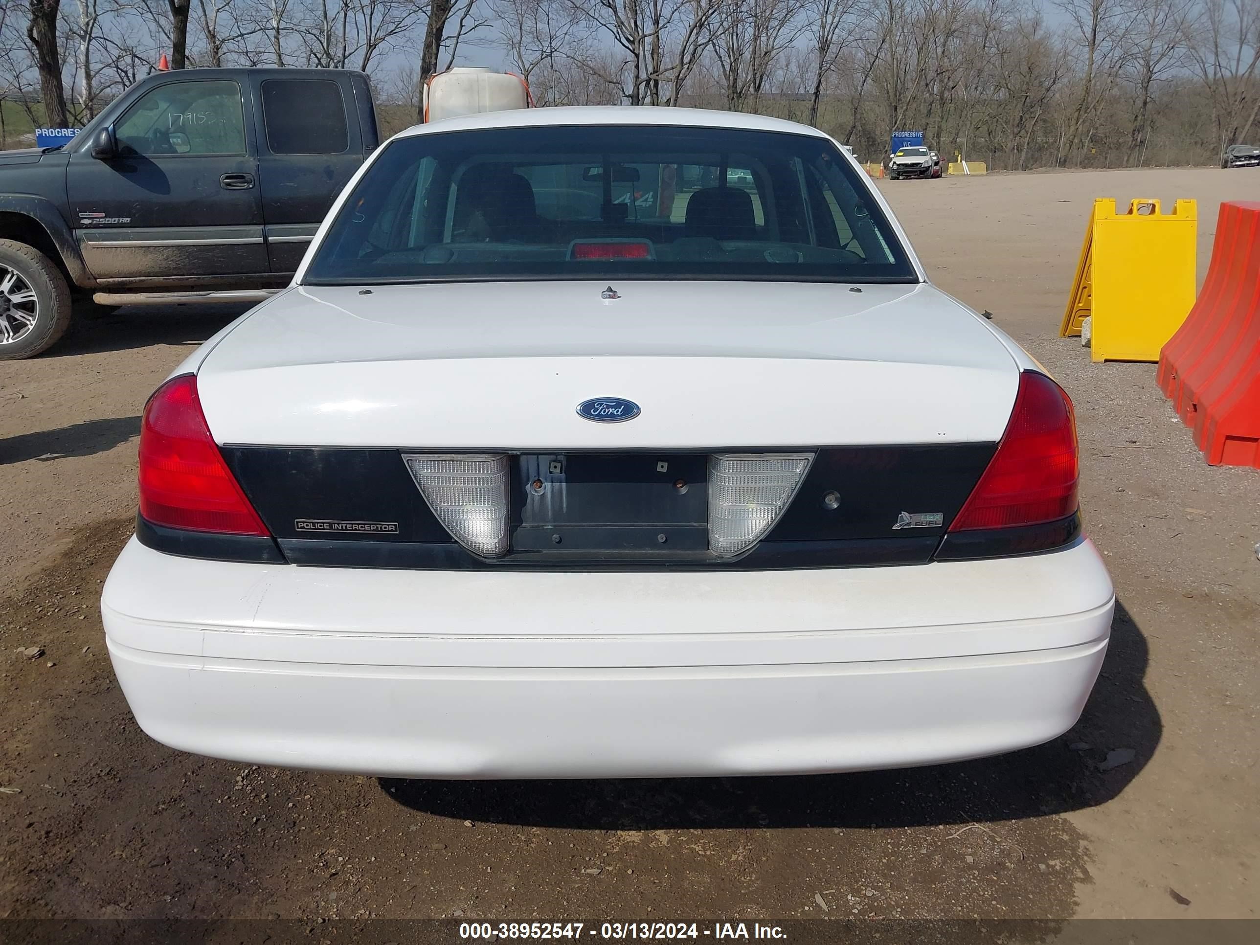 Photo 14 VIN: 2FAHP71V09X138269 - FORD CROWN VICTORIA 