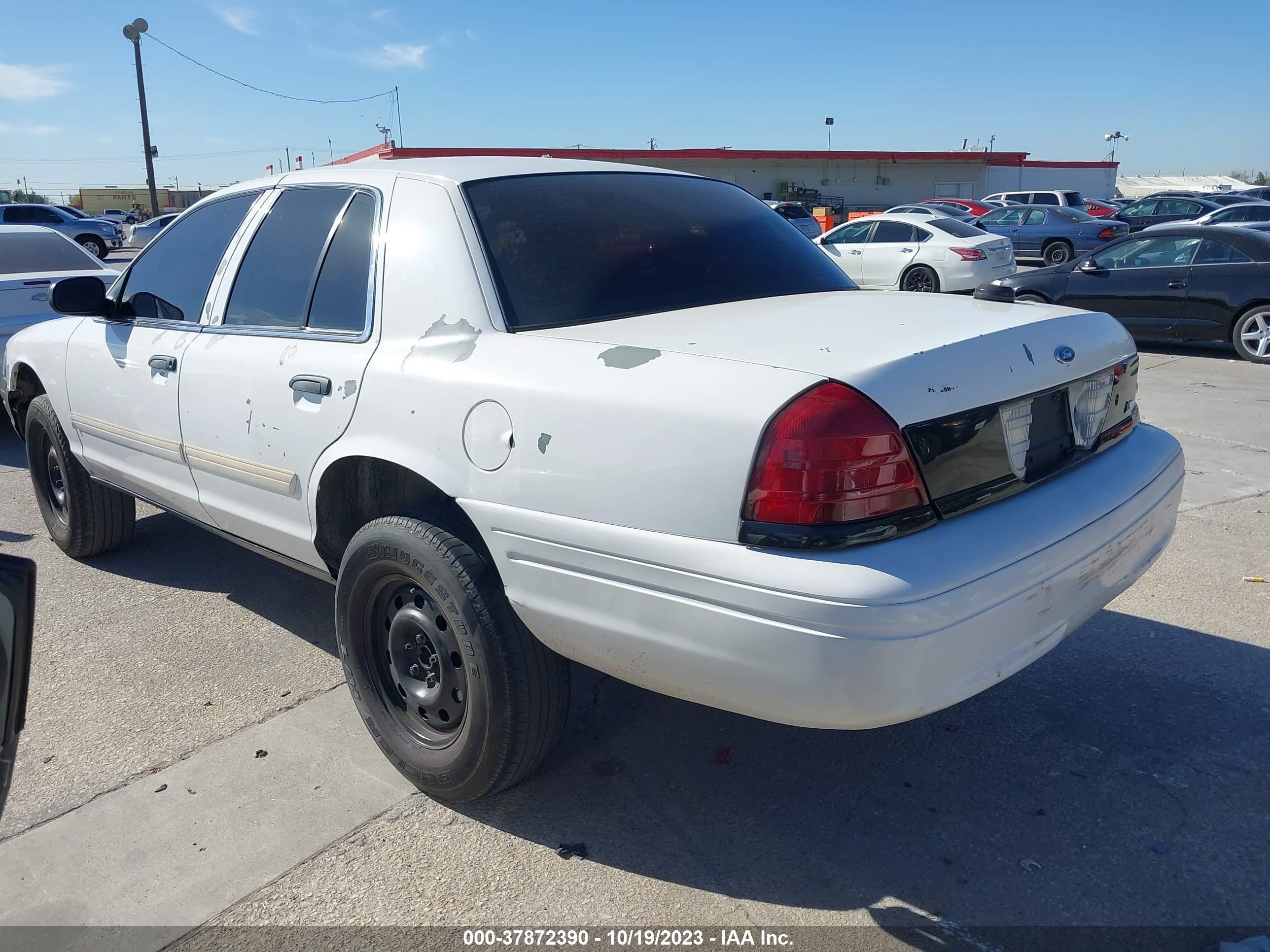 Photo 2 VIN: 2FAHP71V19X112182 - FORD CROWN VICTORIA 