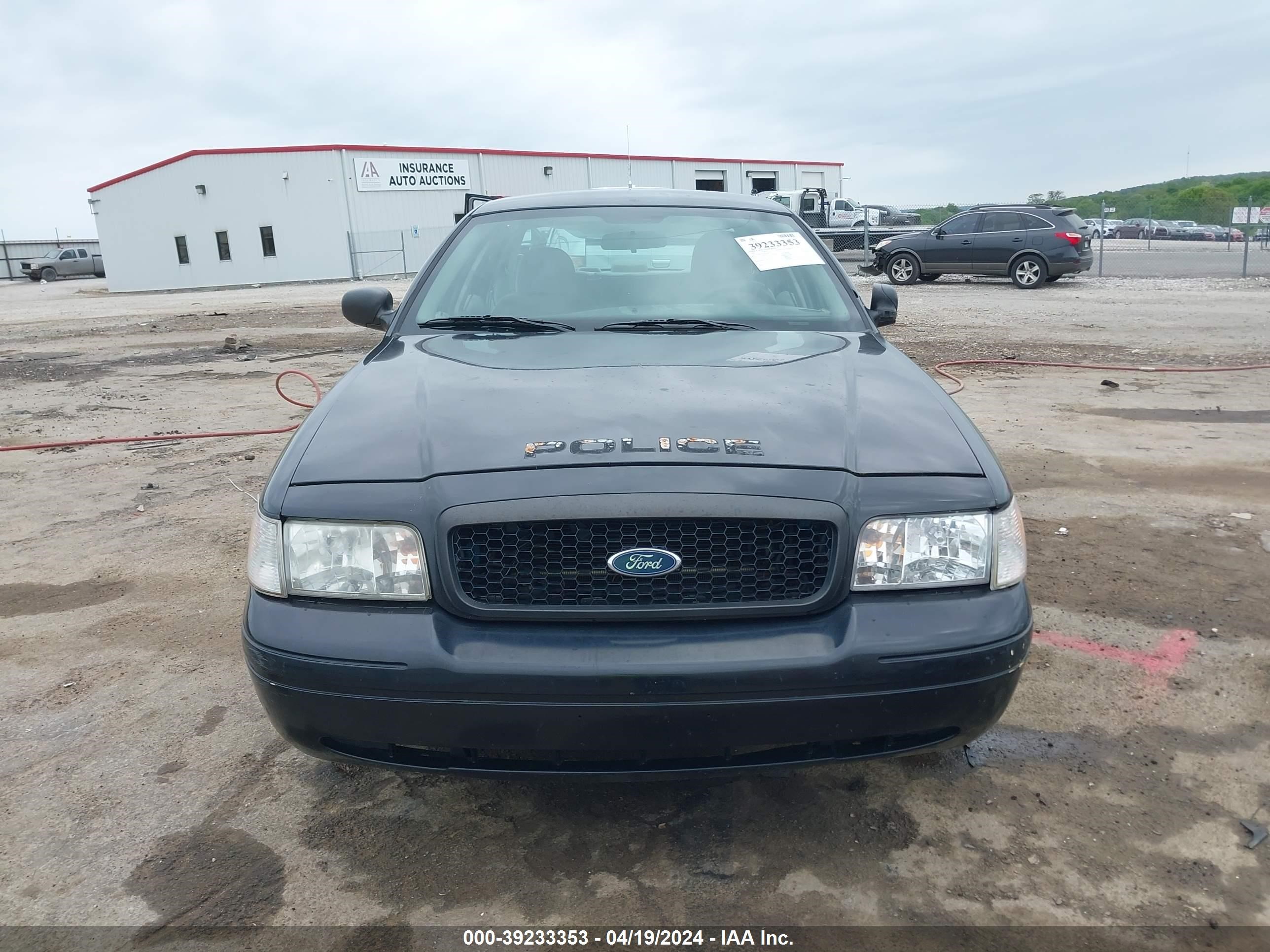 Photo 11 VIN: 2FAHP71V19X139091 - FORD CROWN VICTORIA 