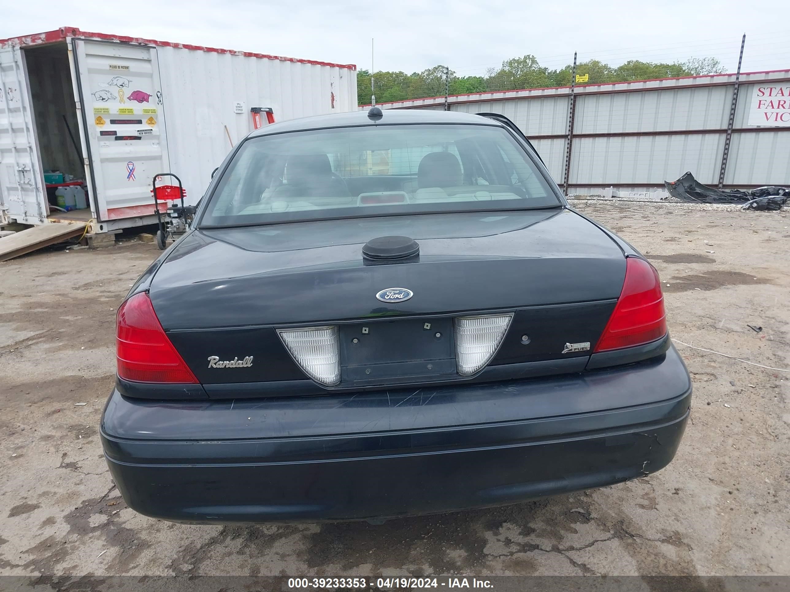 Photo 15 VIN: 2FAHP71V19X139091 - FORD CROWN VICTORIA 