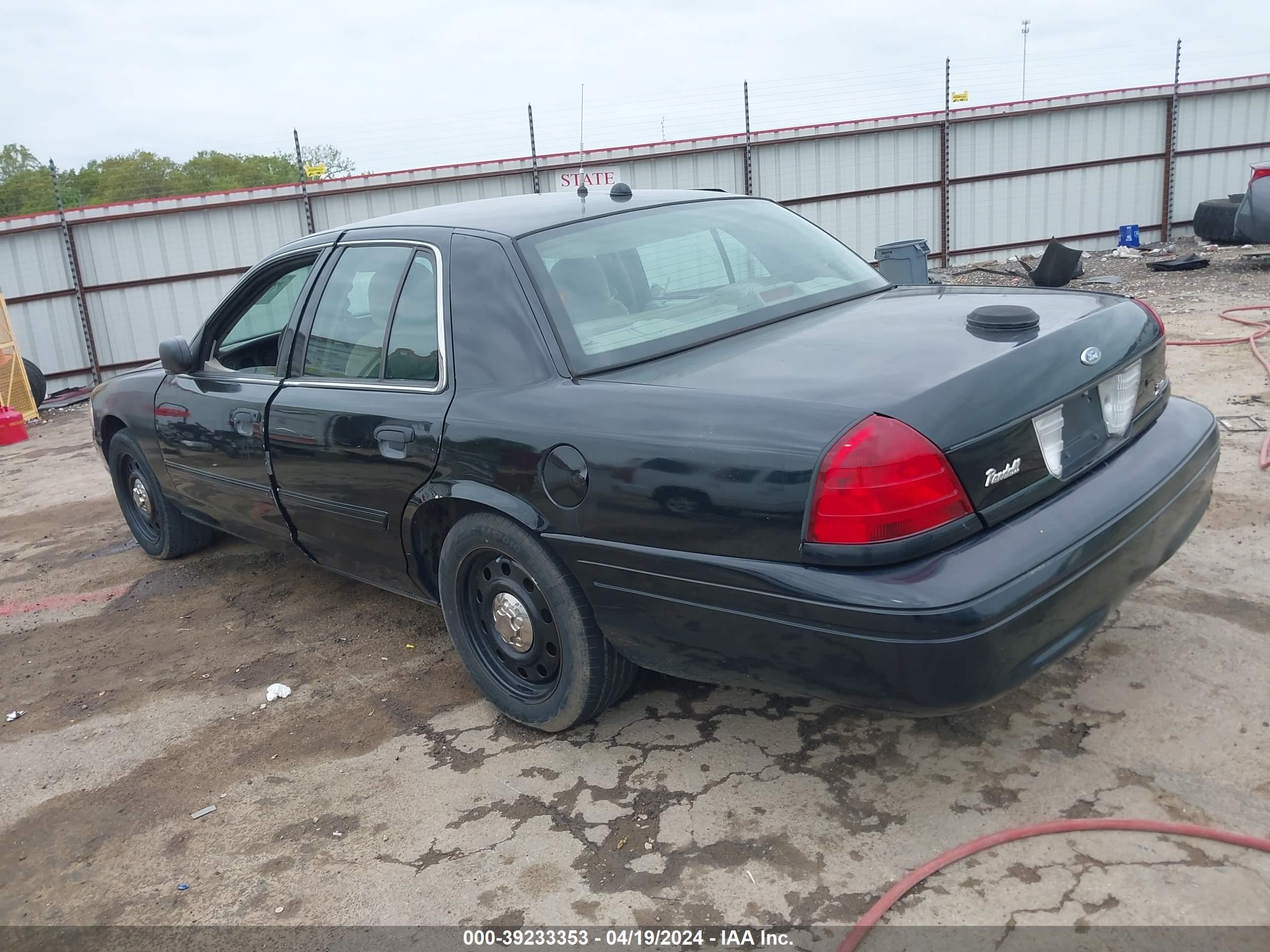 Photo 2 VIN: 2FAHP71V19X139091 - FORD CROWN VICTORIA 