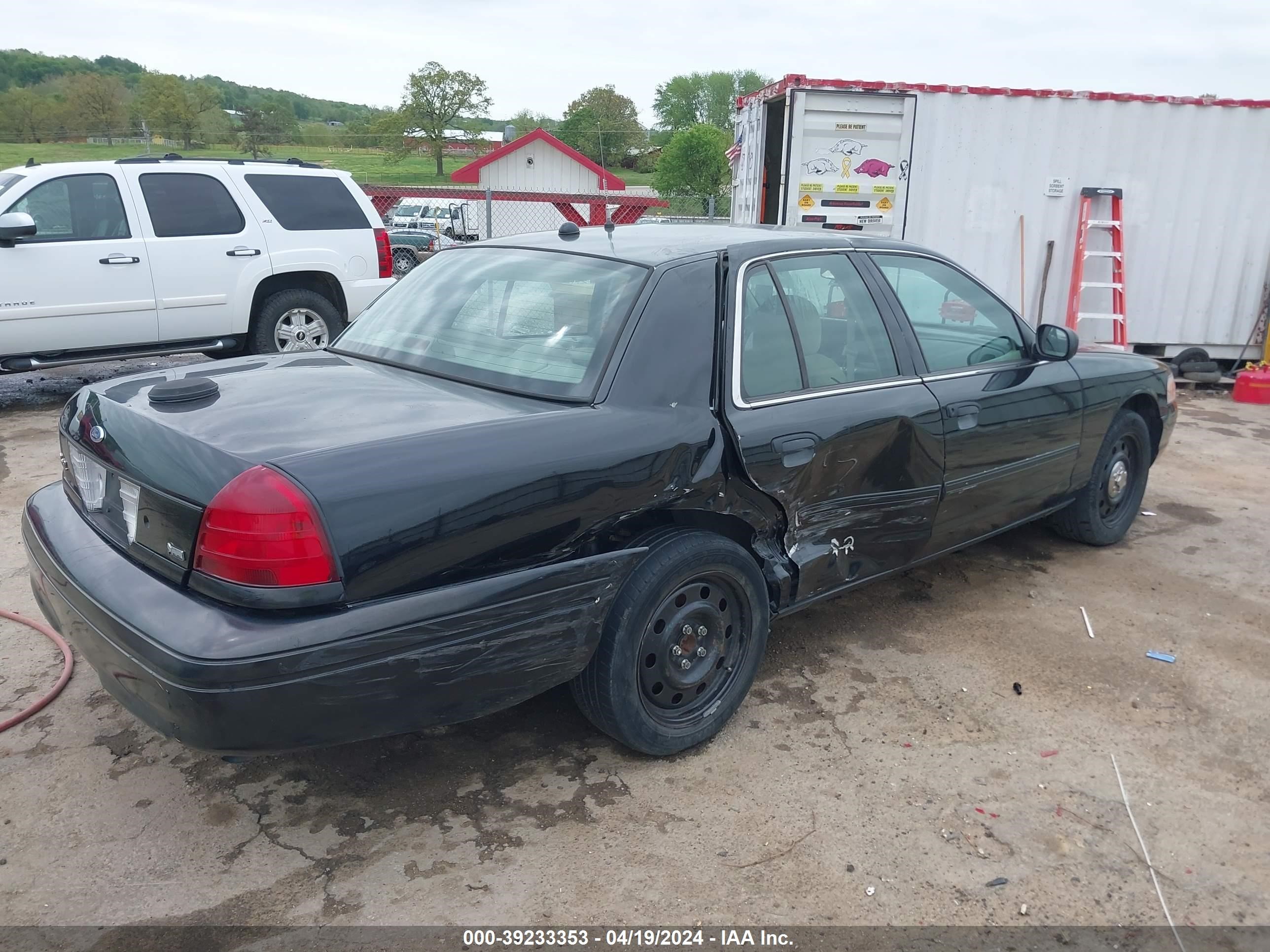 Photo 3 VIN: 2FAHP71V19X139091 - FORD CROWN VICTORIA 