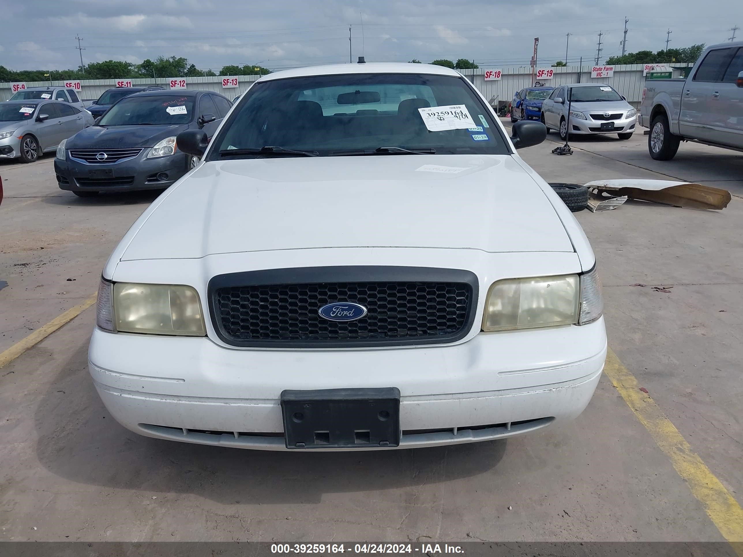 Photo 12 VIN: 2FAHP71V29X131355 - FORD CROWN VICTORIA 