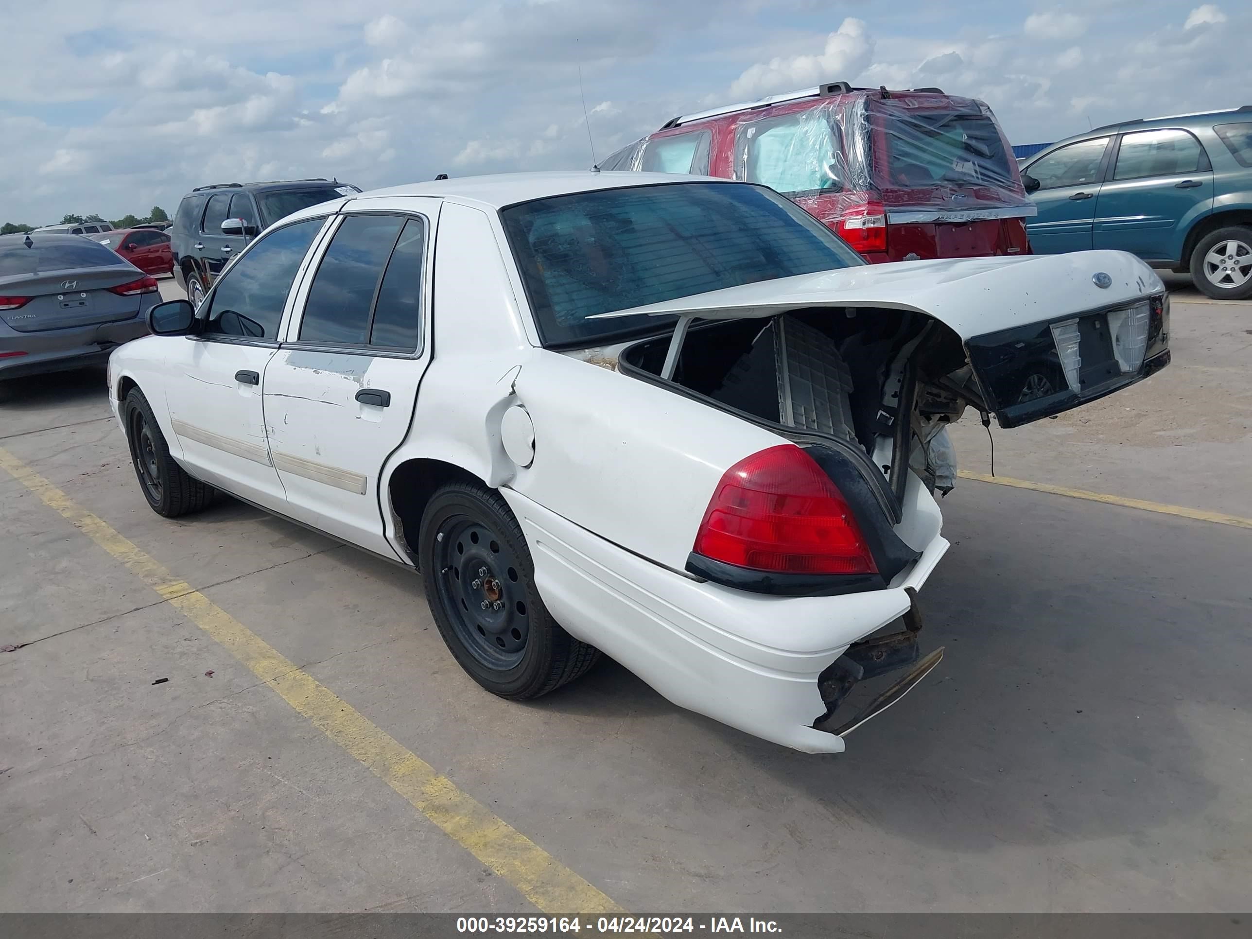 Photo 2 VIN: 2FAHP71V29X131355 - FORD CROWN VICTORIA 