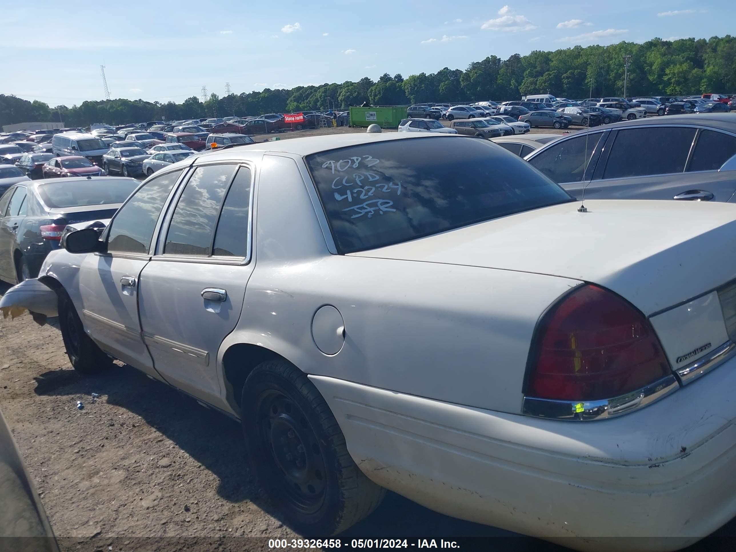 Photo 12 VIN: 2FAHP71V29X139083 - FORD CROWN VICTORIA 