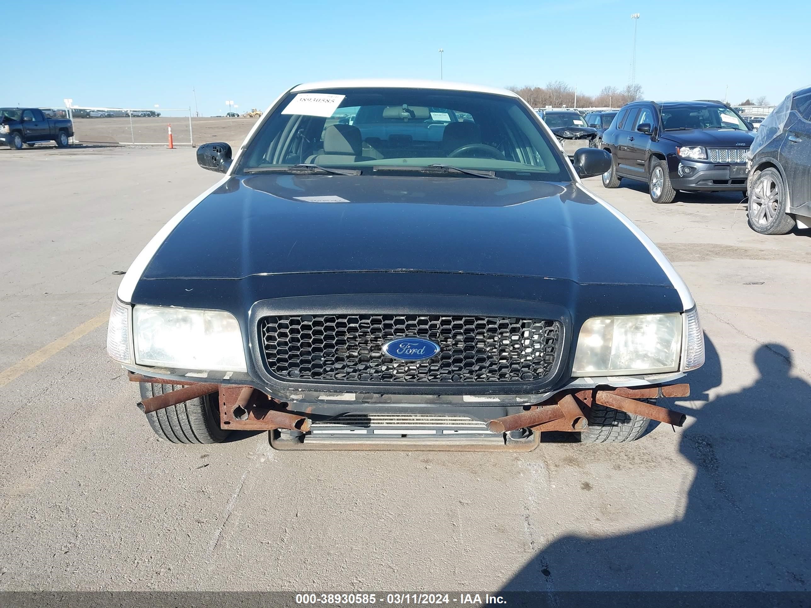 Photo 11 VIN: 2FAHP71V29X148298 - FORD CROWN VICTORIA 