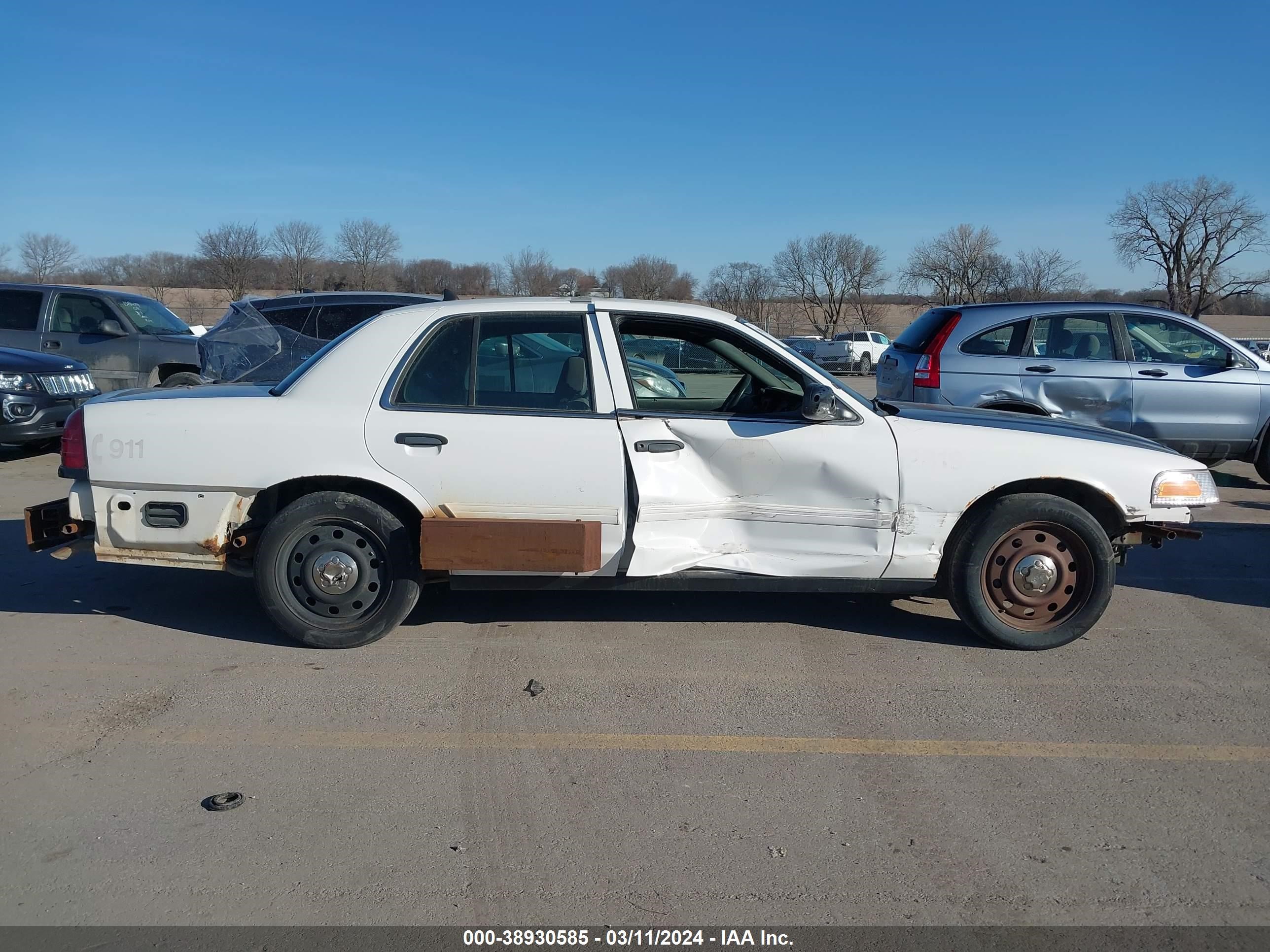 Photo 12 VIN: 2FAHP71V29X148298 - FORD CROWN VICTORIA 