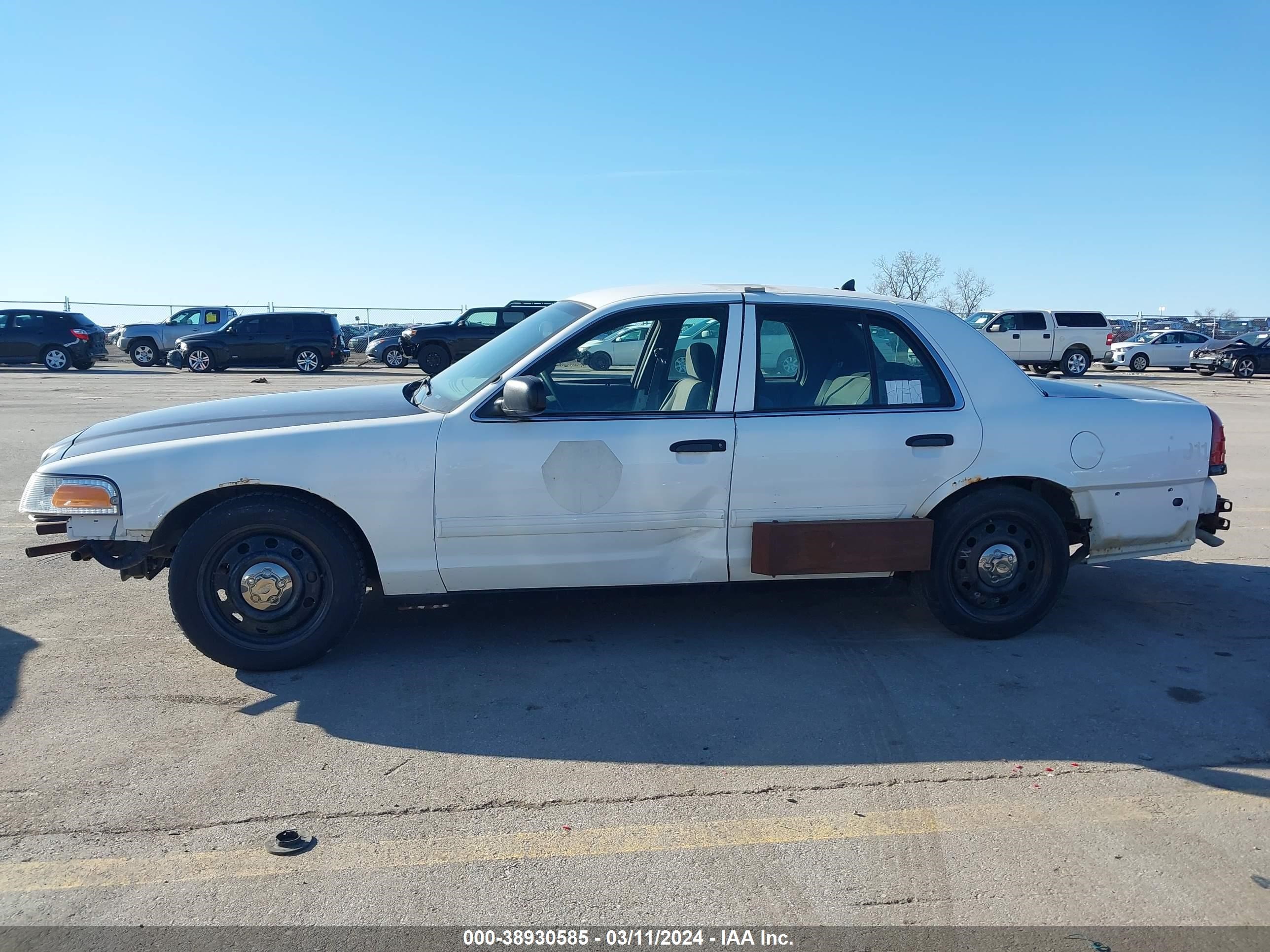 Photo 13 VIN: 2FAHP71V29X148298 - FORD CROWN VICTORIA 