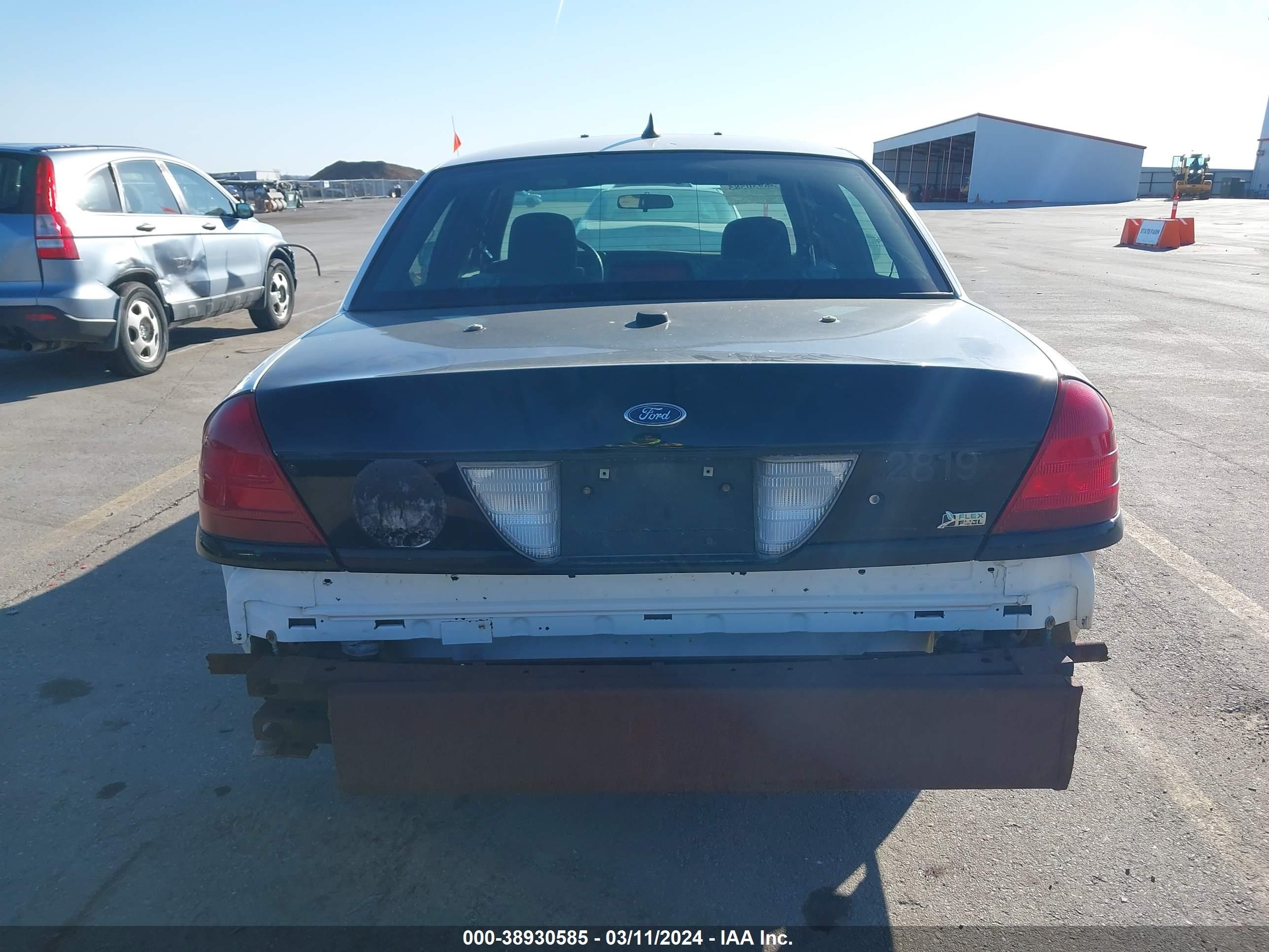 Photo 15 VIN: 2FAHP71V29X148298 - FORD CROWN VICTORIA 