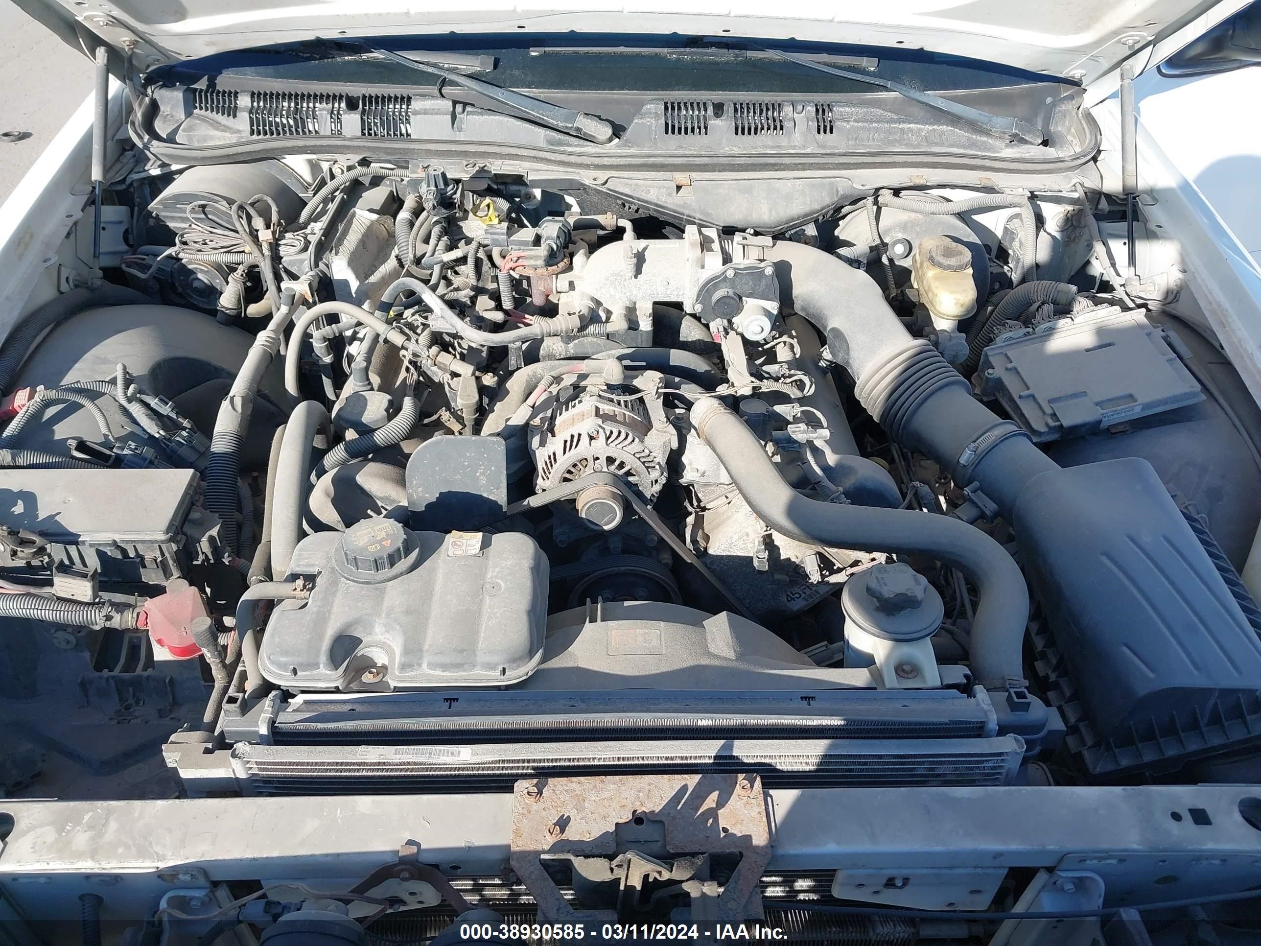 Photo 9 VIN: 2FAHP71V29X148298 - FORD CROWN VICTORIA 