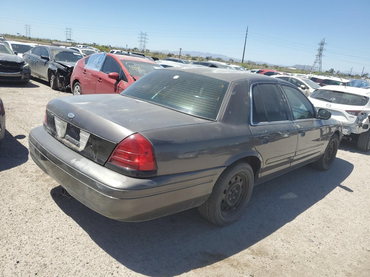 Photo 2 VIN: 2FAHP71V38X150401 - FORD CROWN VICTORIA 