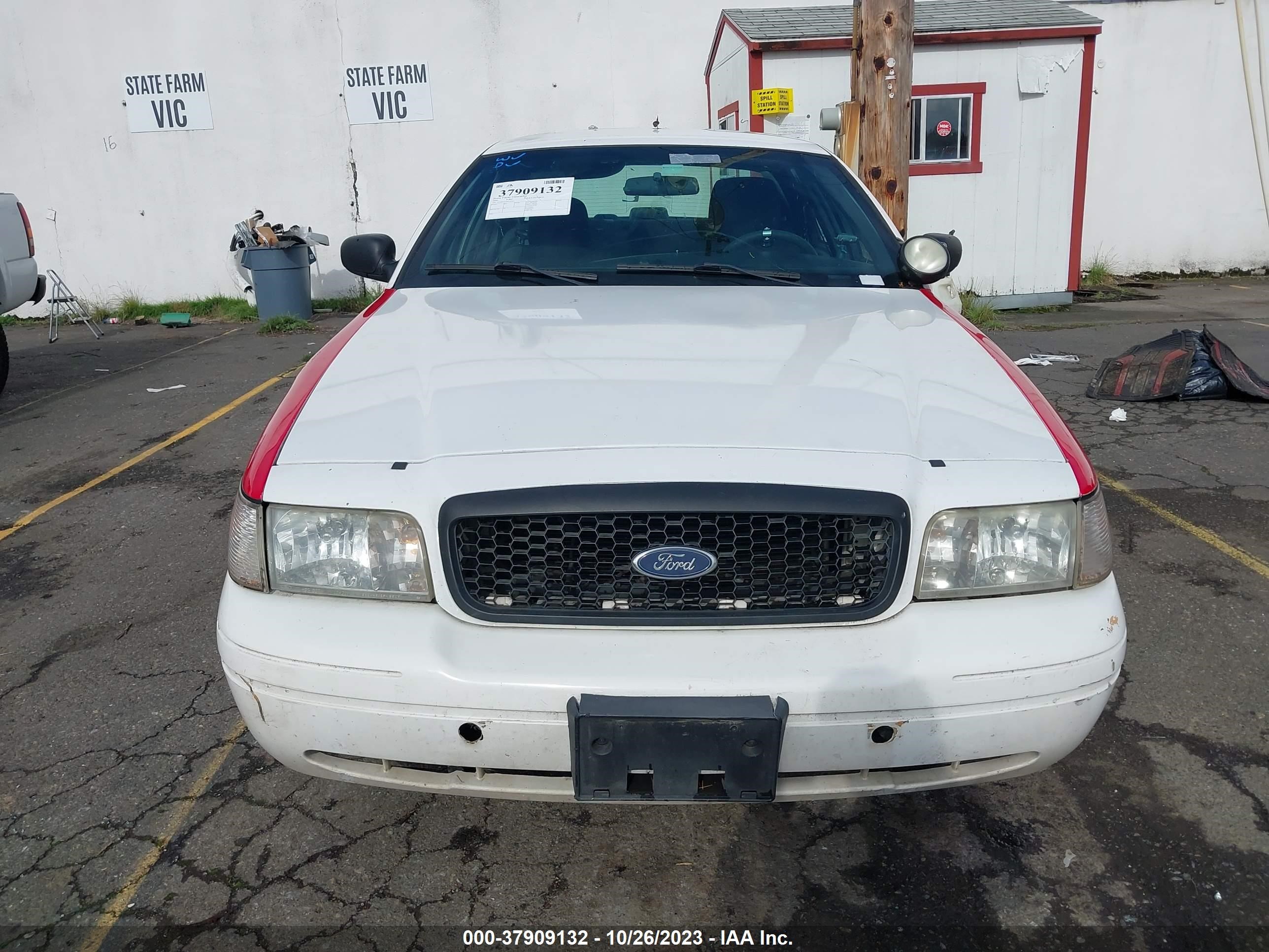 Photo 11 VIN: 2FAHP71V39X145281 - FORD CROWN VICTORIA 