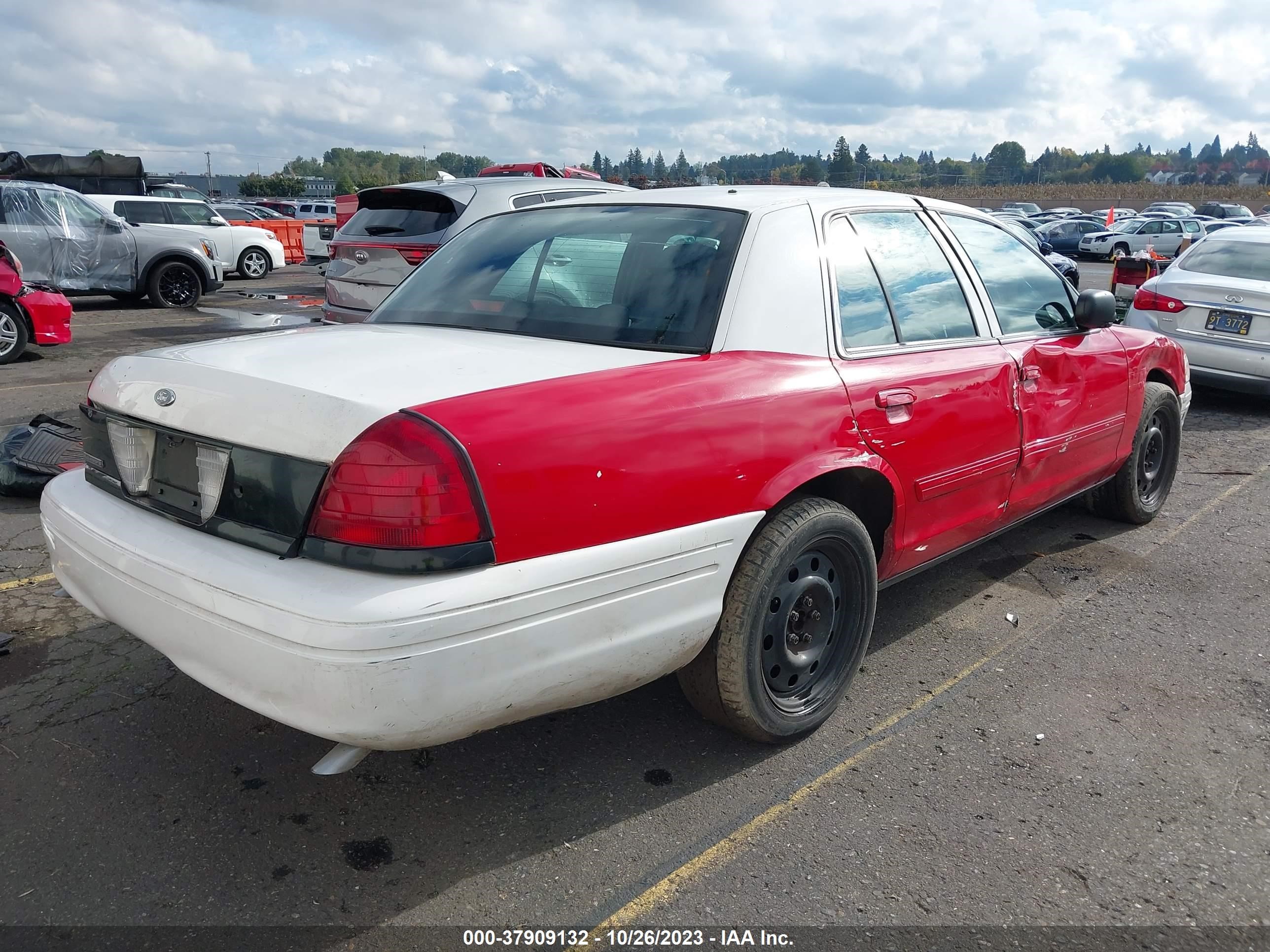 Photo 3 VIN: 2FAHP71V39X145281 - FORD CROWN VICTORIA 