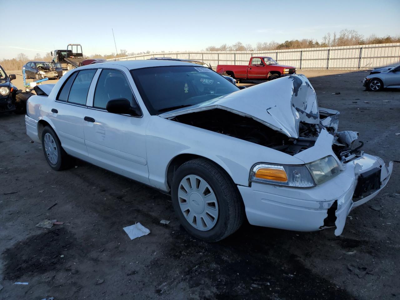 Photo 3 VIN: 2FAHP71V48X177591 - FORD CROWN VICTORIA 