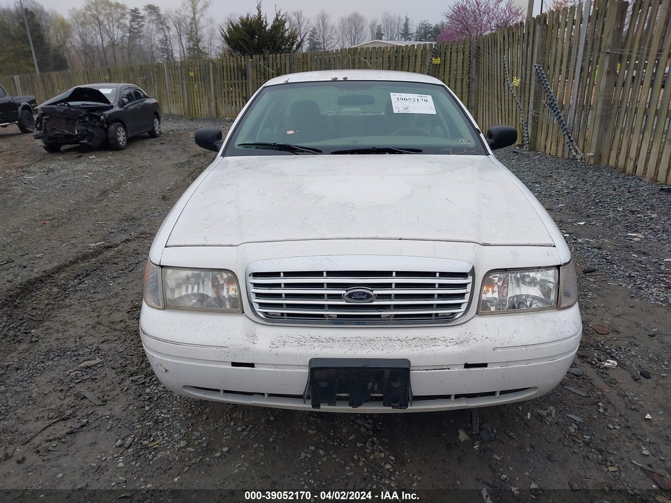 Photo 11 VIN: 2FAHP71V58X152148 - FORD CROWN VICTORIA 