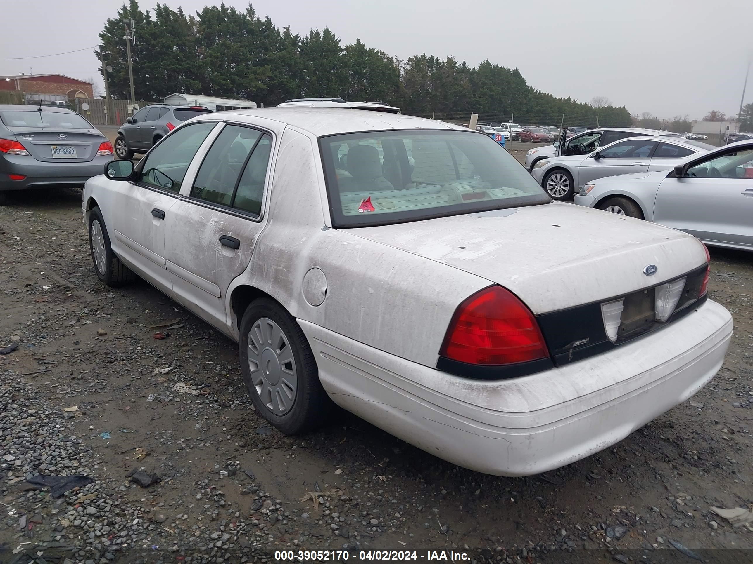 Photo 2 VIN: 2FAHP71V58X152148 - FORD CROWN VICTORIA 