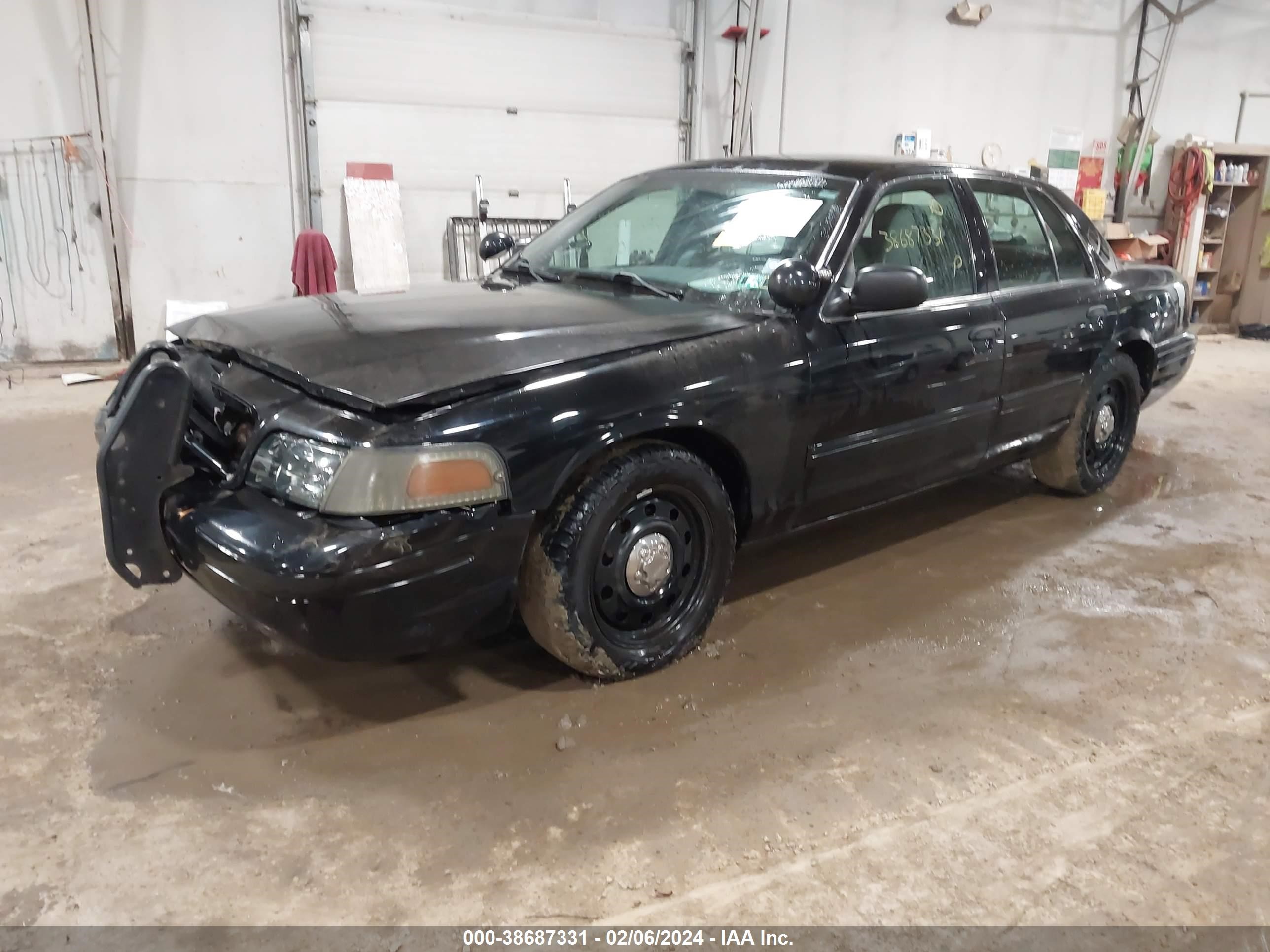 Photo 1 VIN: 2FAHP71V59X110807 - FORD CROWN VICTORIA 