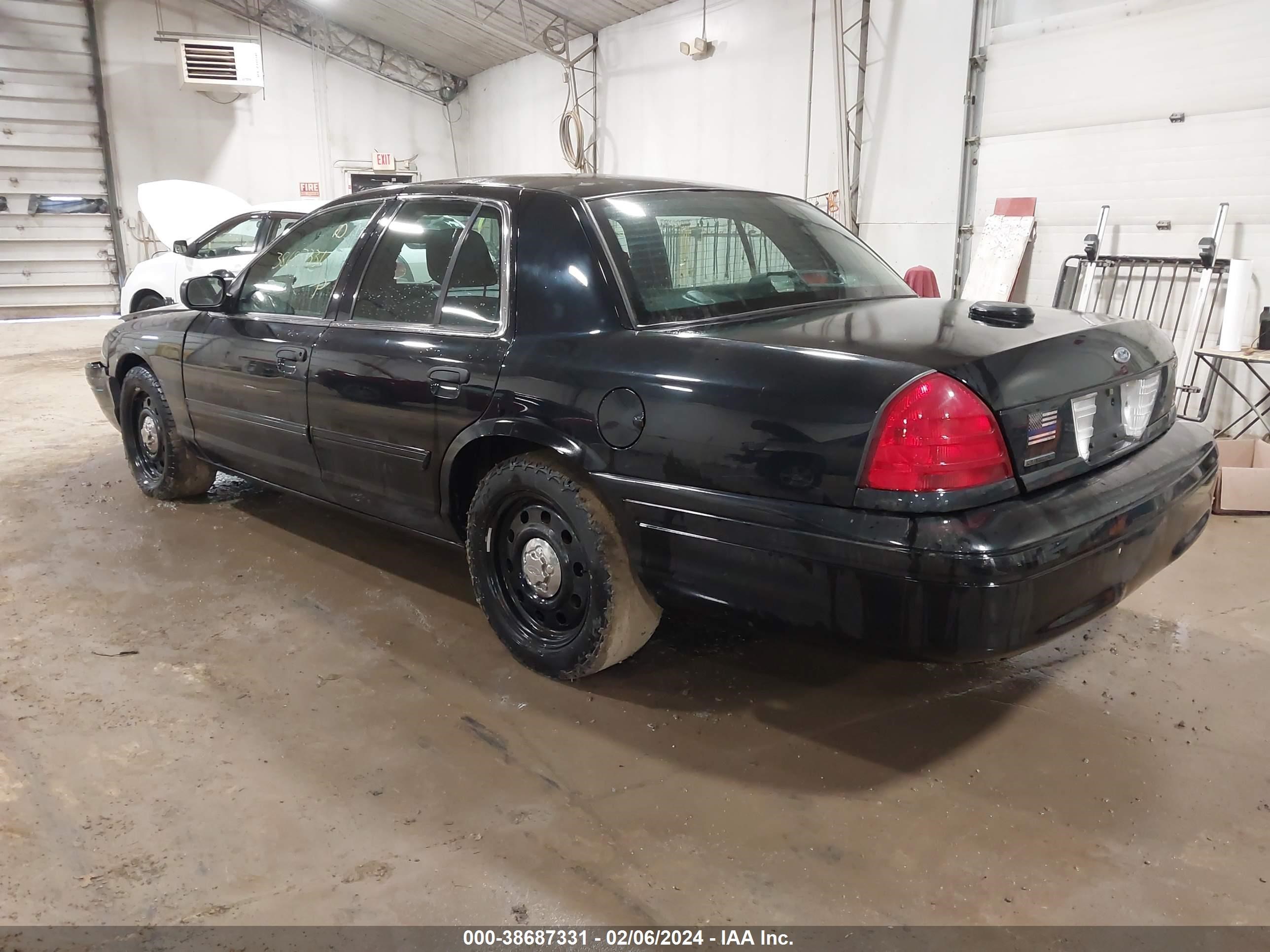 Photo 2 VIN: 2FAHP71V59X110807 - FORD CROWN VICTORIA 