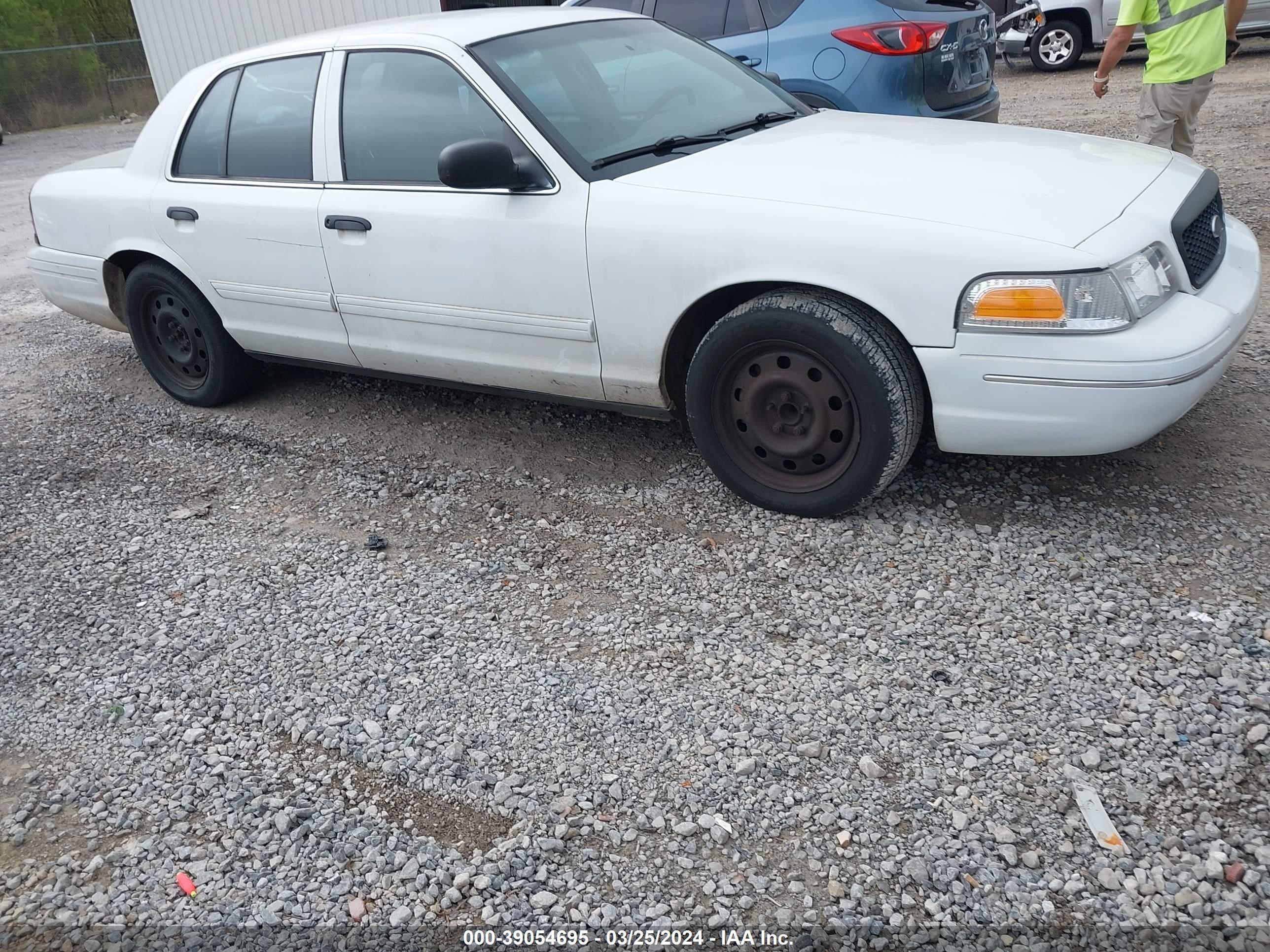 Photo 11 VIN: 2FAHP71V69X100447 - FORD CROWN VICTORIA 