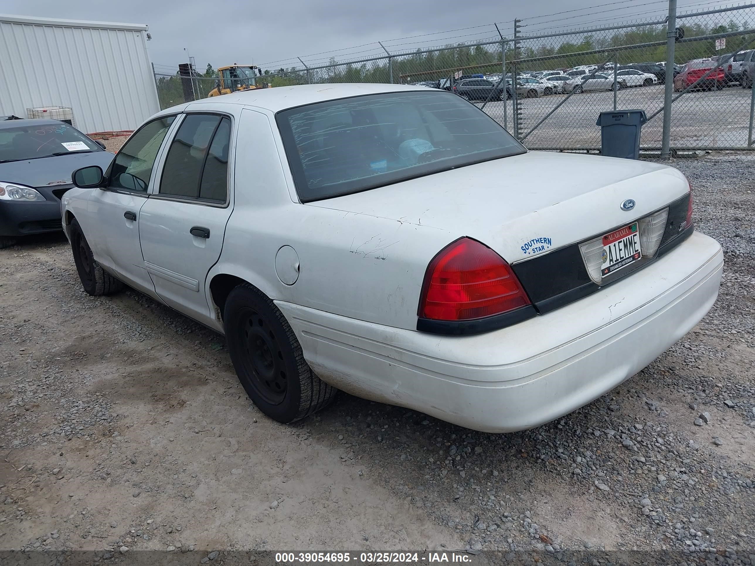 Photo 2 VIN: 2FAHP71V69X100447 - FORD CROWN VICTORIA 