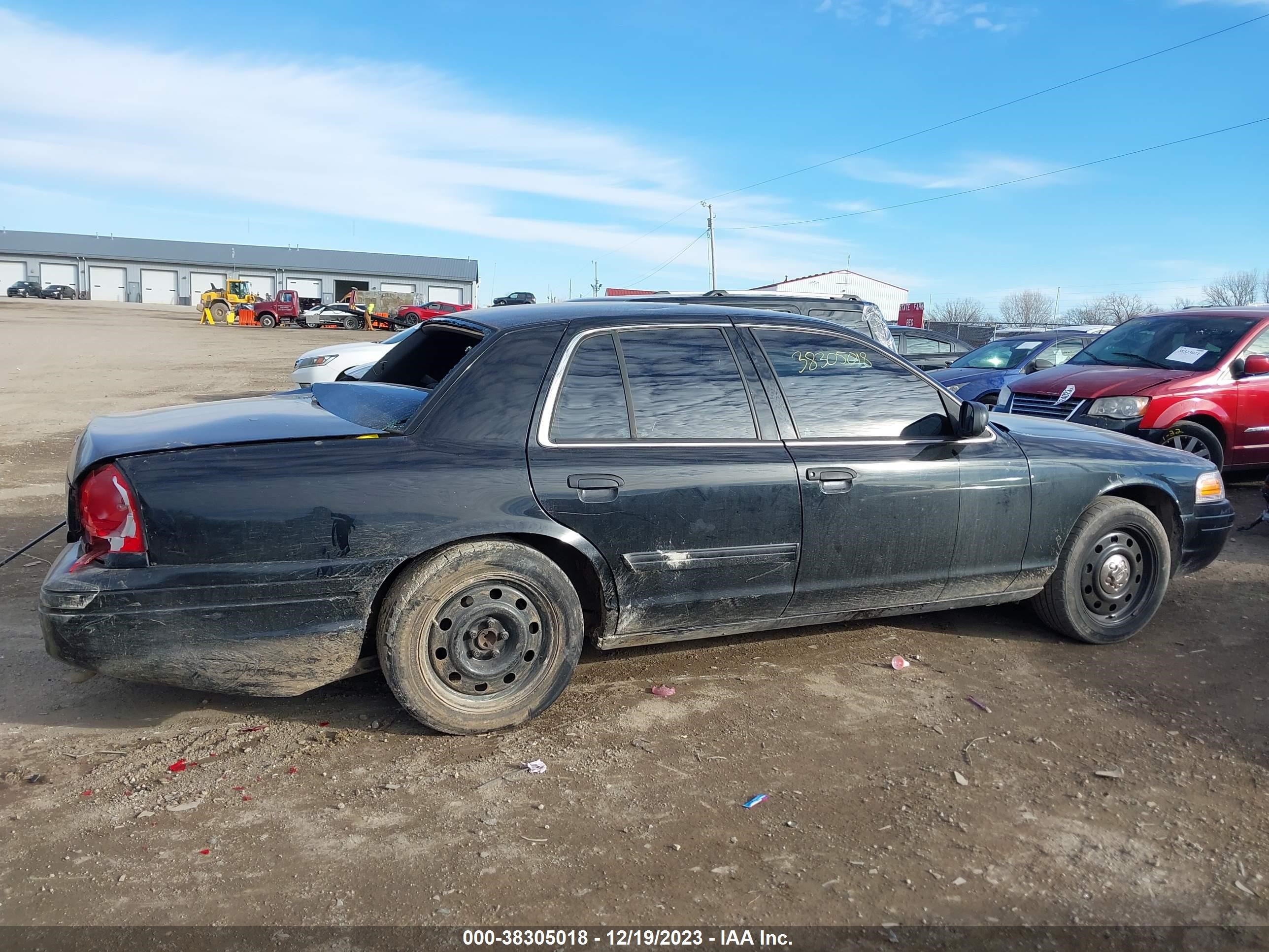 Photo 11 VIN: 2FAHP71V69X147154 - FORD CROWN VICTORIA 