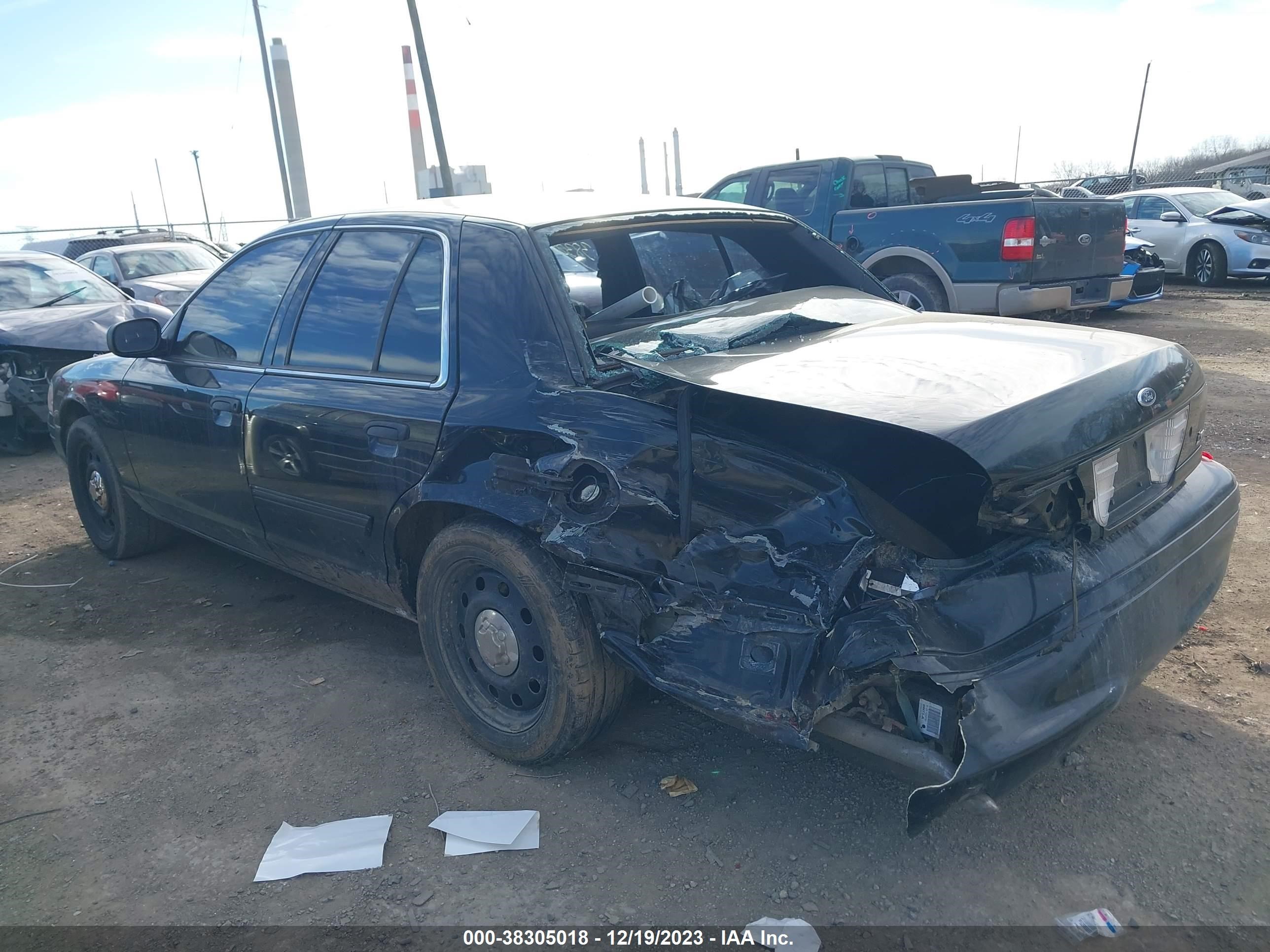 Photo 2 VIN: 2FAHP71V69X147154 - FORD CROWN VICTORIA 