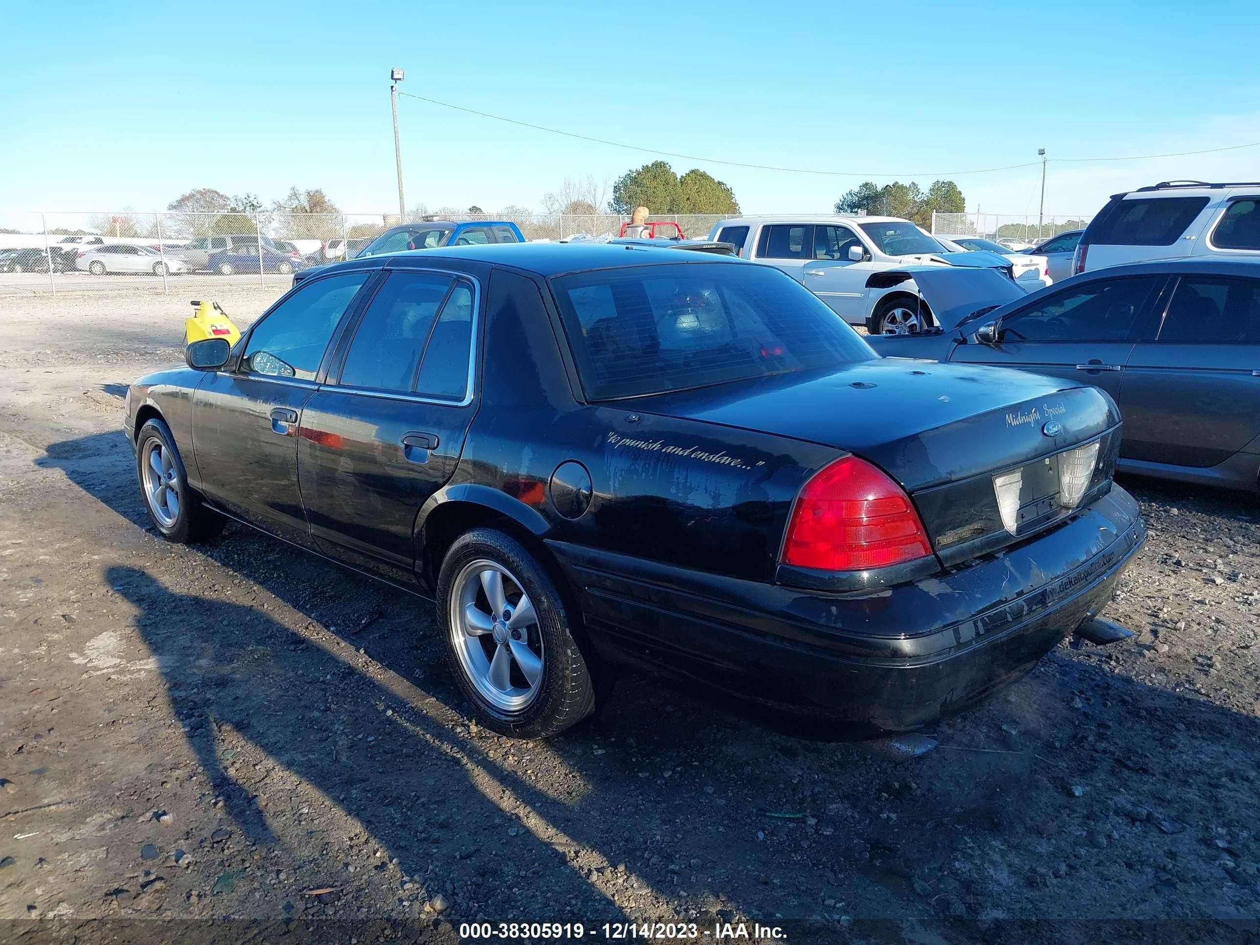 Photo 2 VIN: 2FAHP71V78X105994 - FORD CROWN VICTORIA 