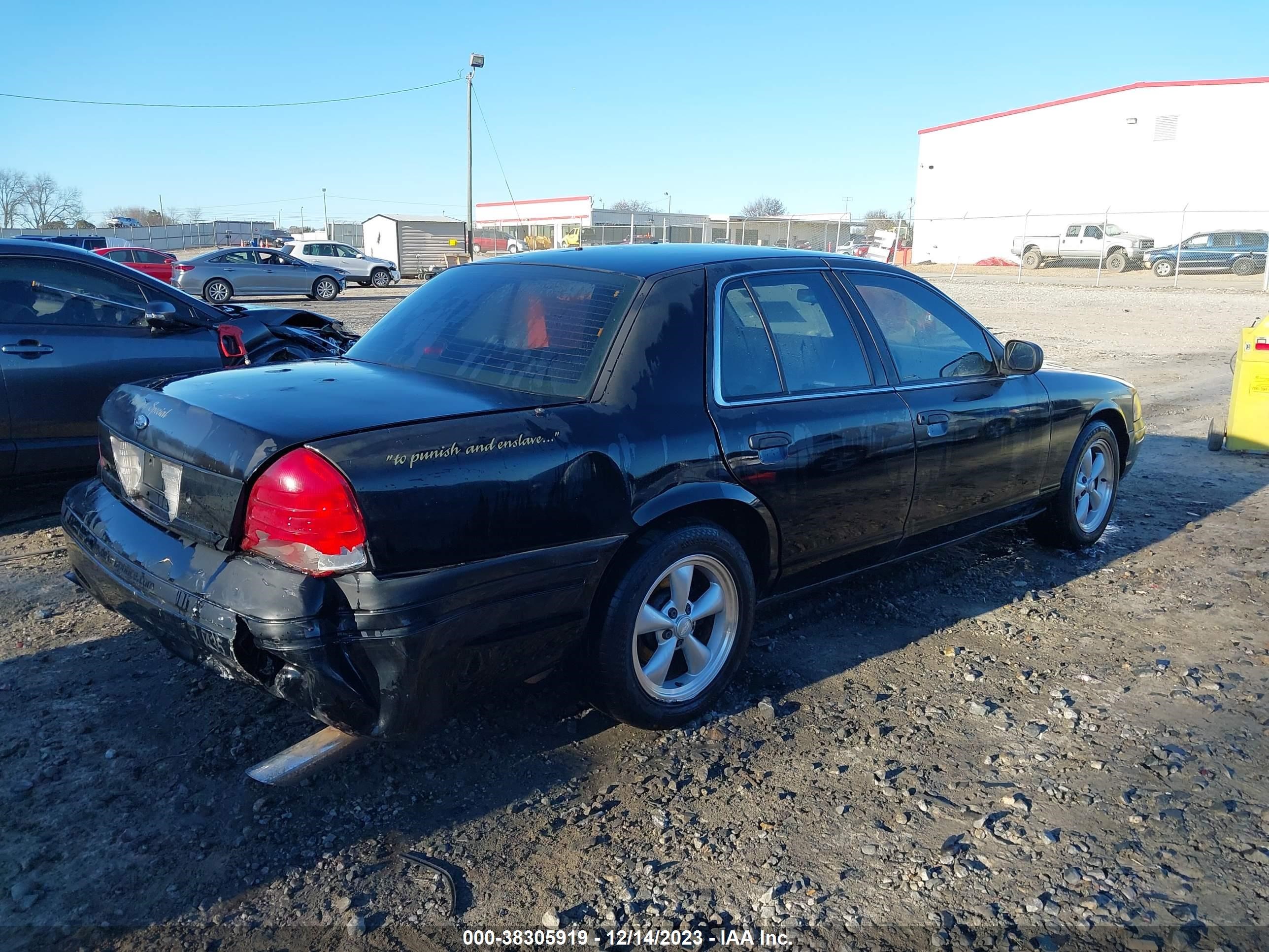 Photo 3 VIN: 2FAHP71V78X105994 - FORD CROWN VICTORIA 