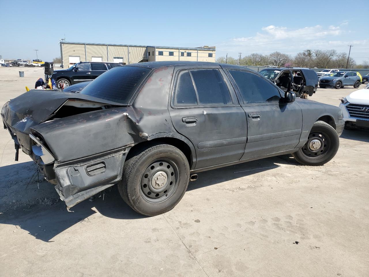 Photo 2 VIN: 2FAHP71V78X111357 - FORD CROWN VICTORIA 