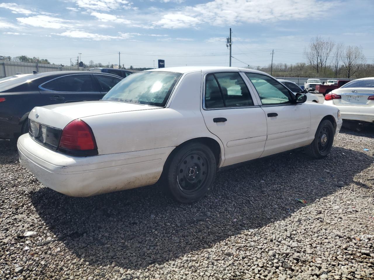 Photo 2 VIN: 2FAHP71V78X155925 - FORD CROWN VICTORIA 