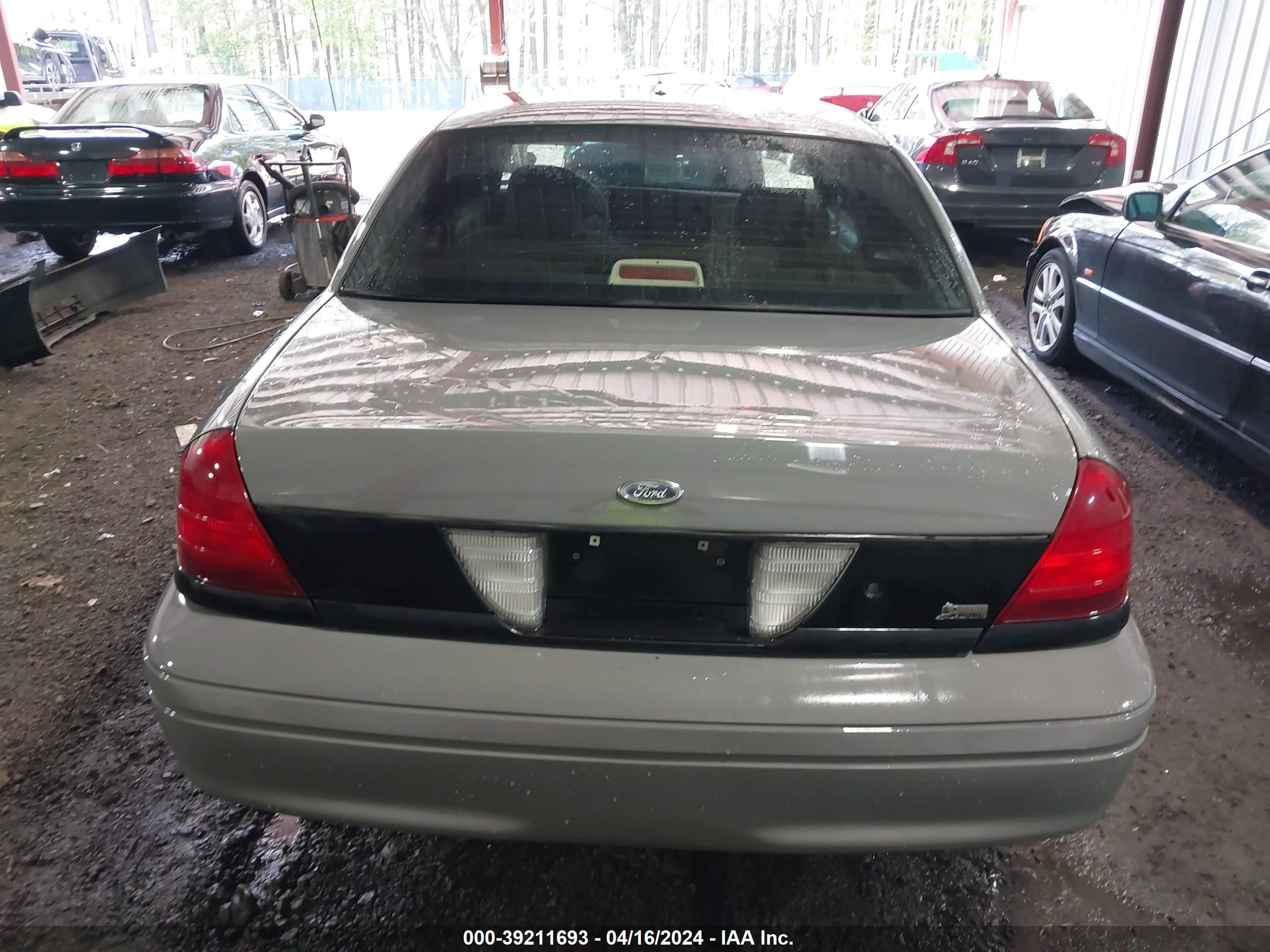 Photo 15 VIN: 2FAHP71V79X109481 - FORD CROWN VICTORIA 