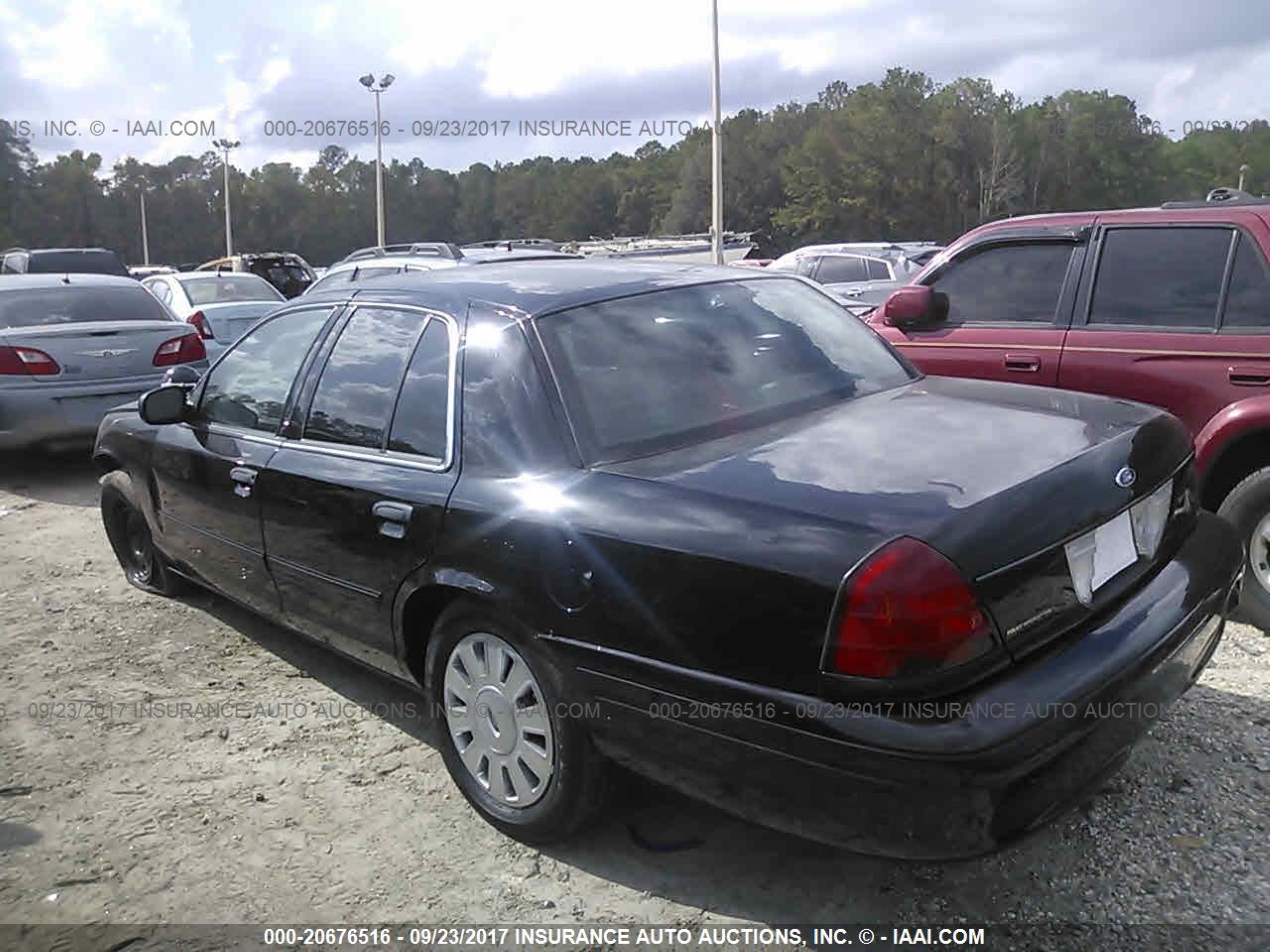 Photo 2 VIN: 2FAHP71V89X101194 - FORD CROWN VICTORIA 