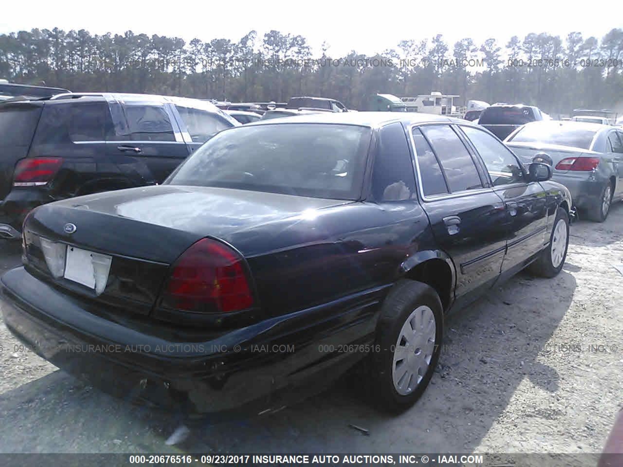 Photo 3 VIN: 2FAHP71V89X101194 - FORD CROWN VICTORIA 