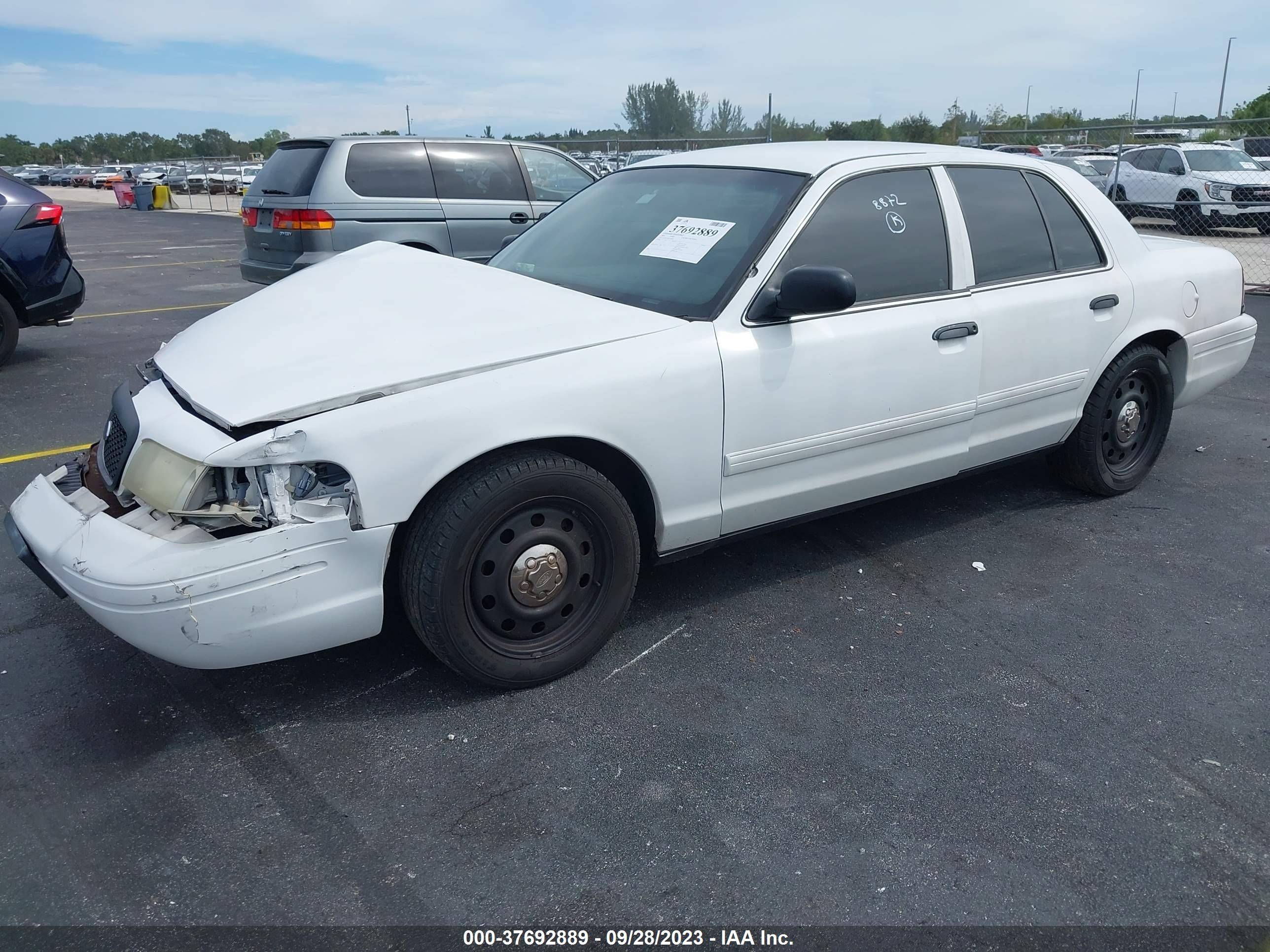 Photo 1 VIN: 2FAHP71V89X148872 - FORD CROWN VICTORIA 