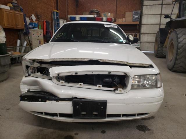 Photo 4 VIN: 2FAHP71V99X135919 - FORD CROWN VIC 