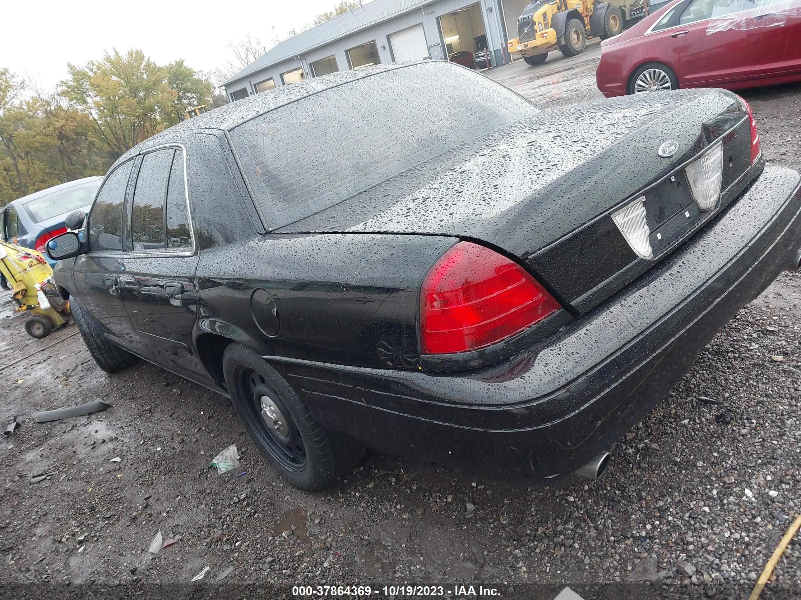 Photo 2 VIN: 2FAHP71W07X163341 - FORD CROWN VICTORIA 