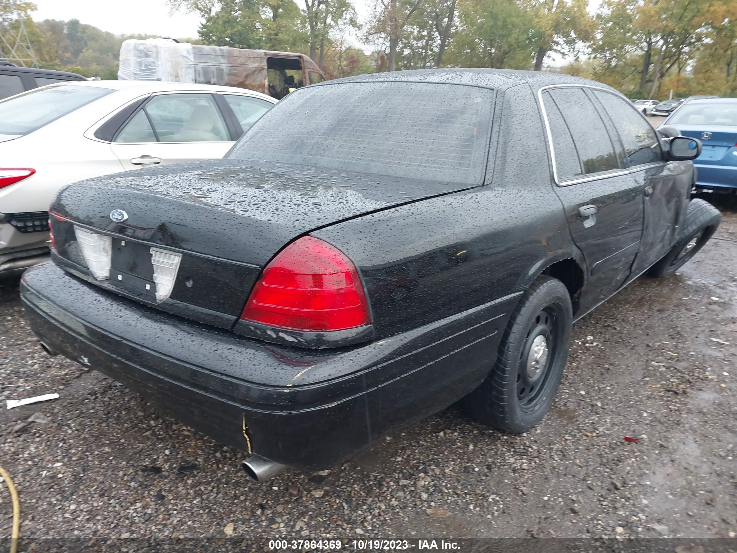 Photo 3 VIN: 2FAHP71W07X163341 - FORD CROWN VICTORIA 