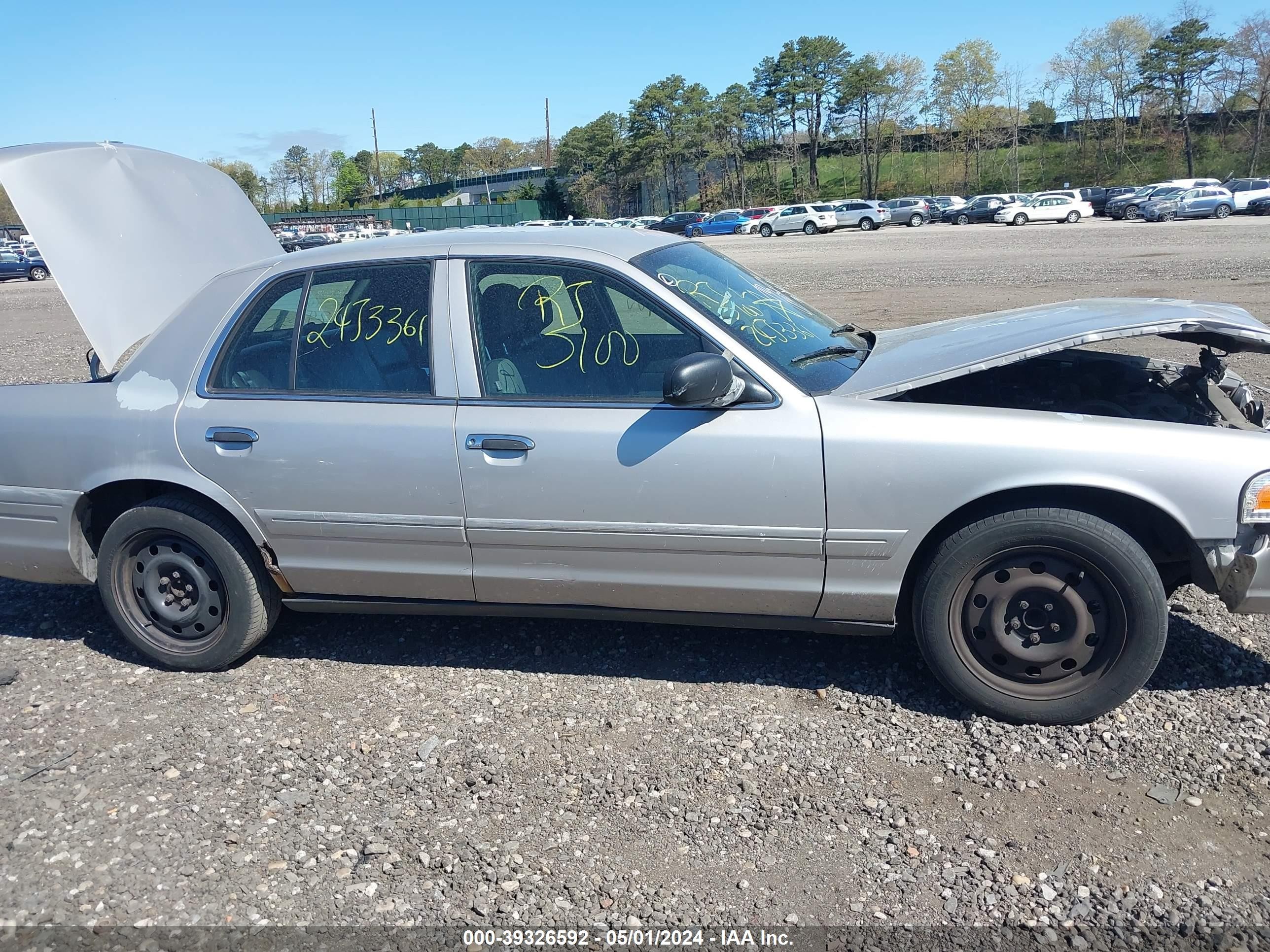 Photo 11 VIN: 2FAHP71W17X148749 - FORD CROWN VICTORIA 