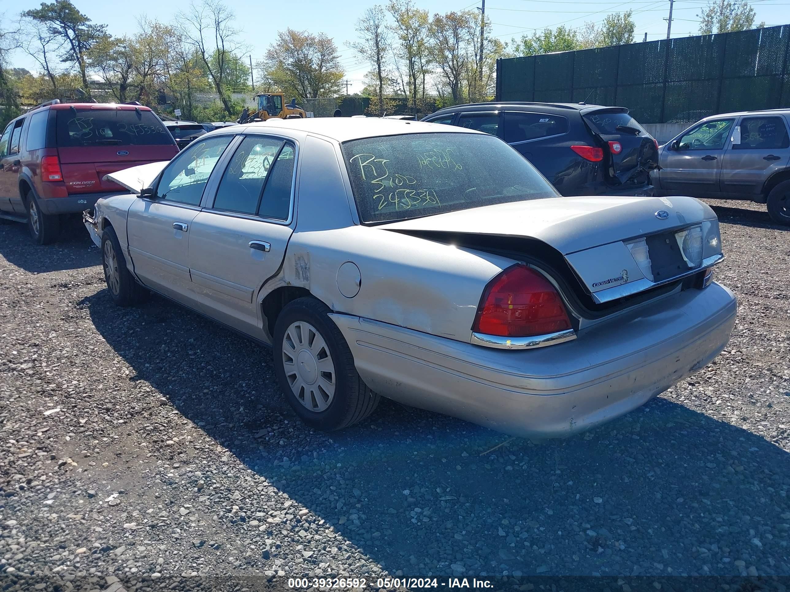 Photo 2 VIN: 2FAHP71W17X148749 - FORD CROWN VICTORIA 